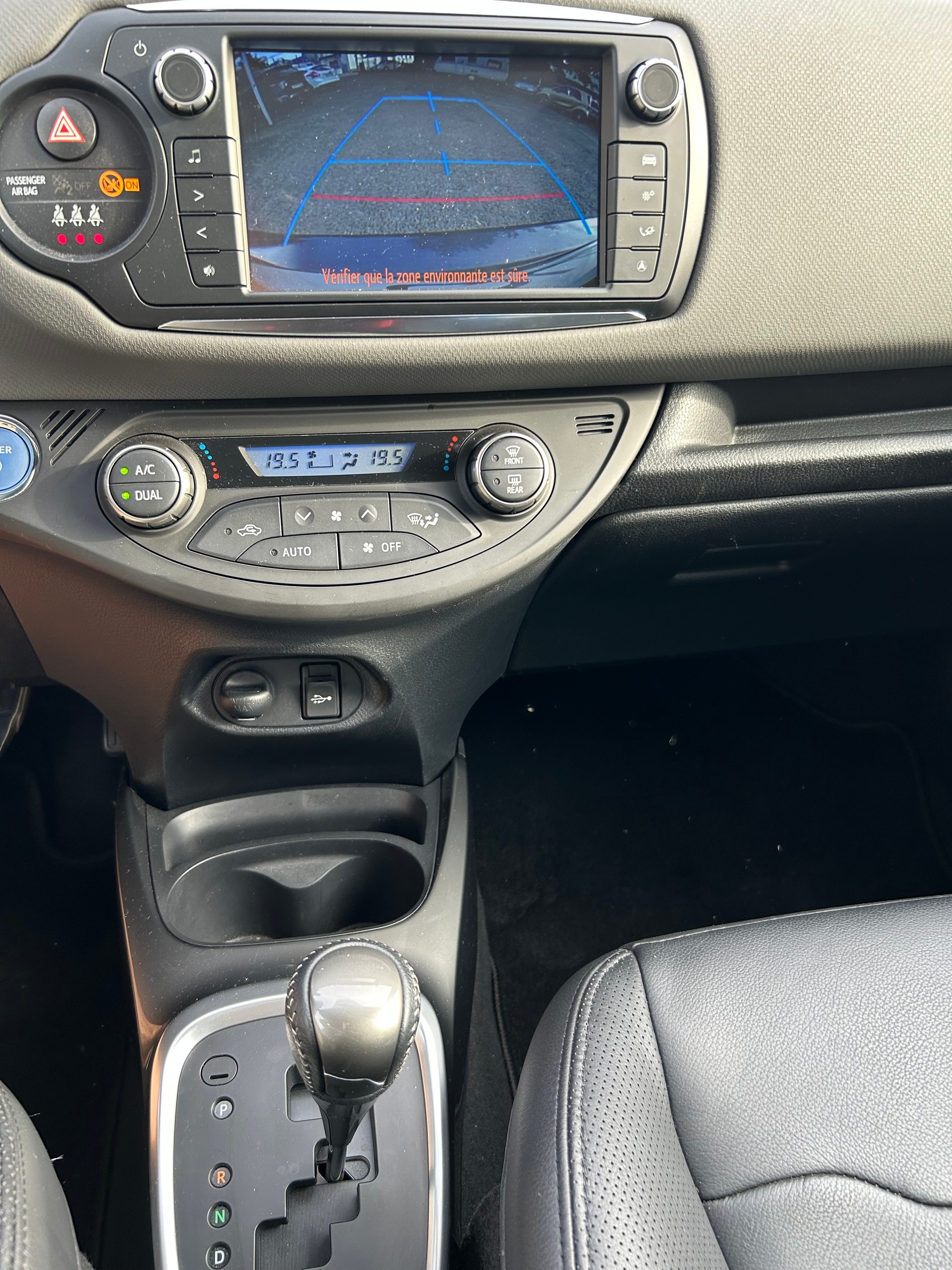 TOYOTA Yaris 1.5 VVT-i Hybrid Swiss Trend e-CVT-image-12