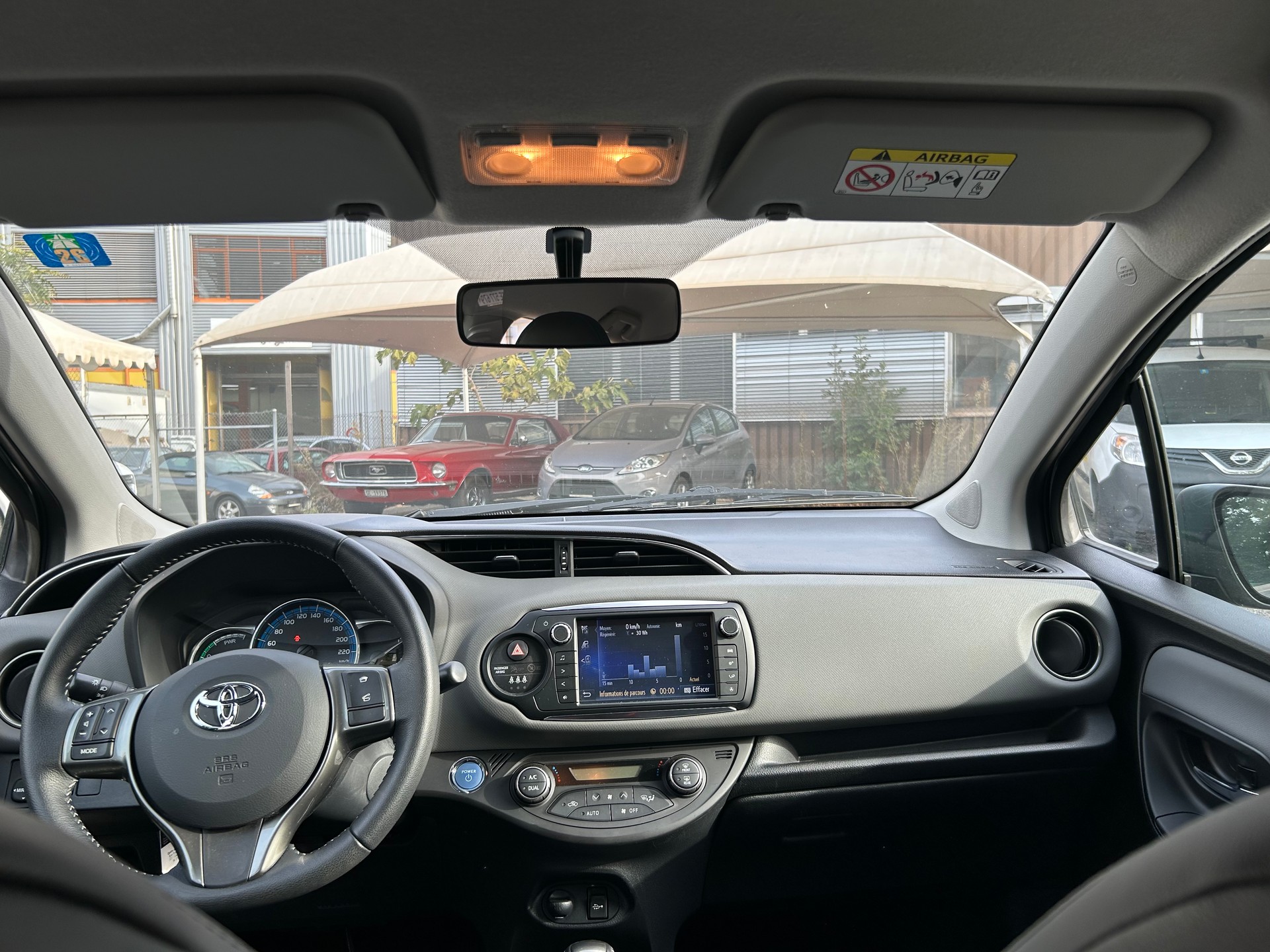 TOYOTA Yaris 1.5 VVT-i Hybrid Swiss Trend e-CVT-image-9