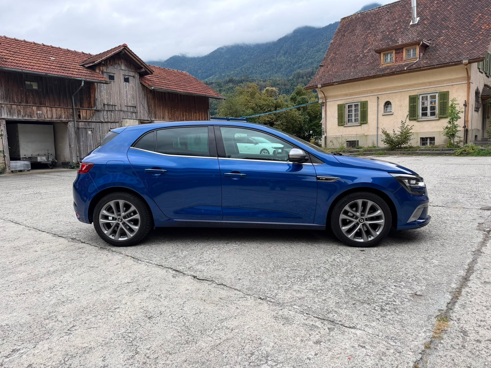 RENAULT Mégane 1.2 16V Turbo GT Line-image-4