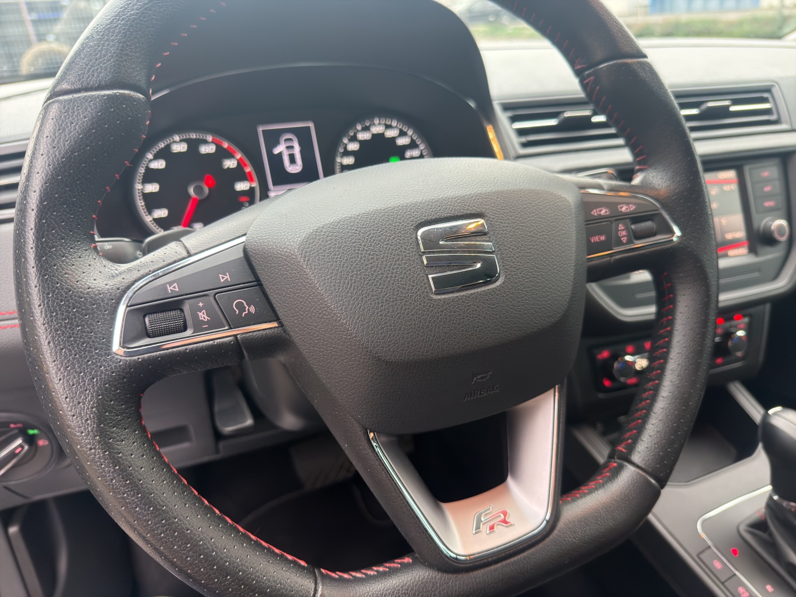 SEAT Ibiza 1.0 TSI 115 FR DSG-image-9