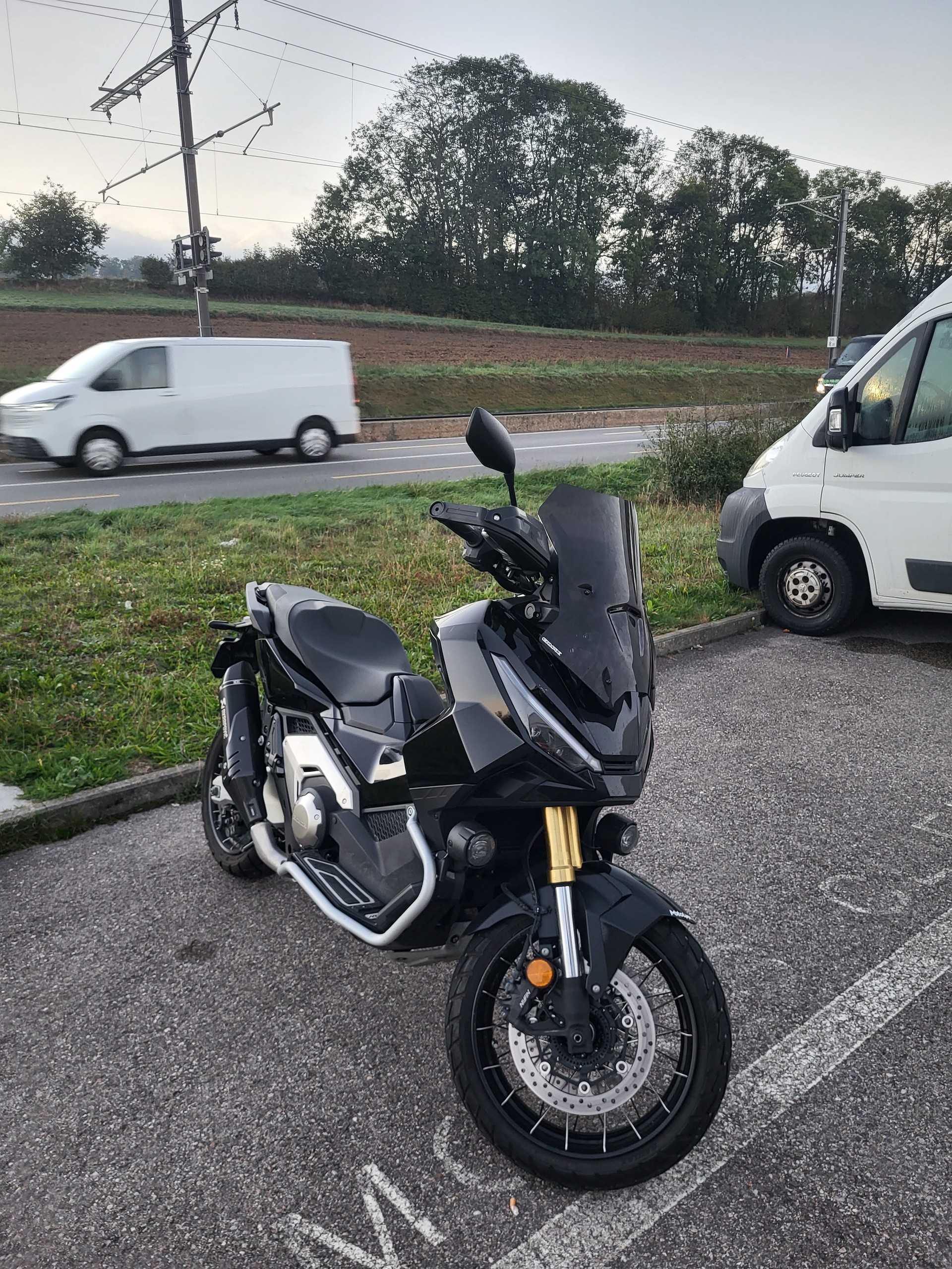 HONDA X-ADV 750-image-2
