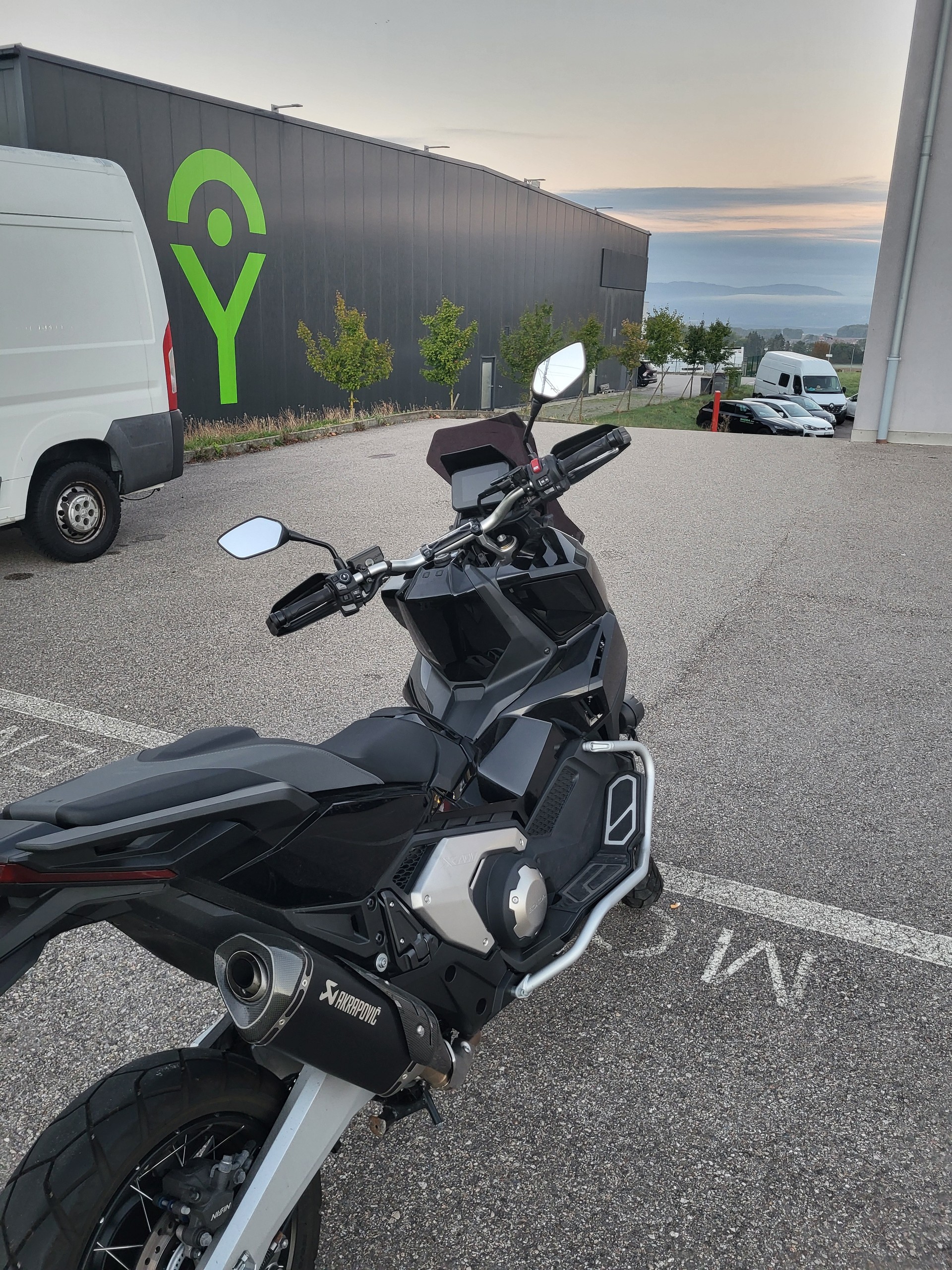 HONDA X-ADV 750-image-4