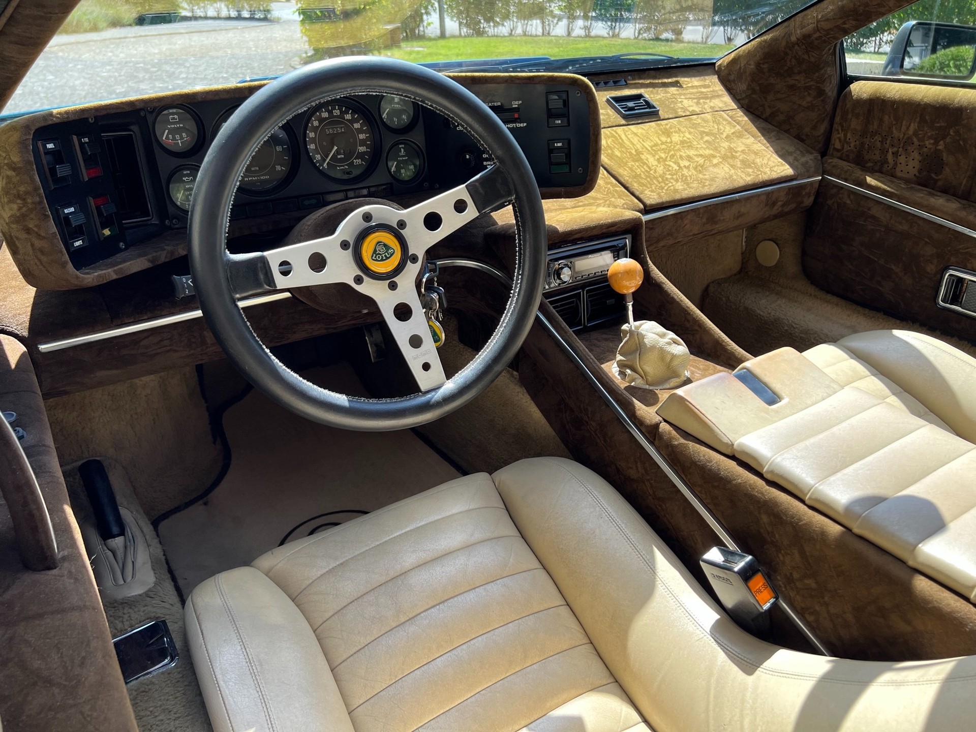 LOTUS ESPRIT S 2-image-10