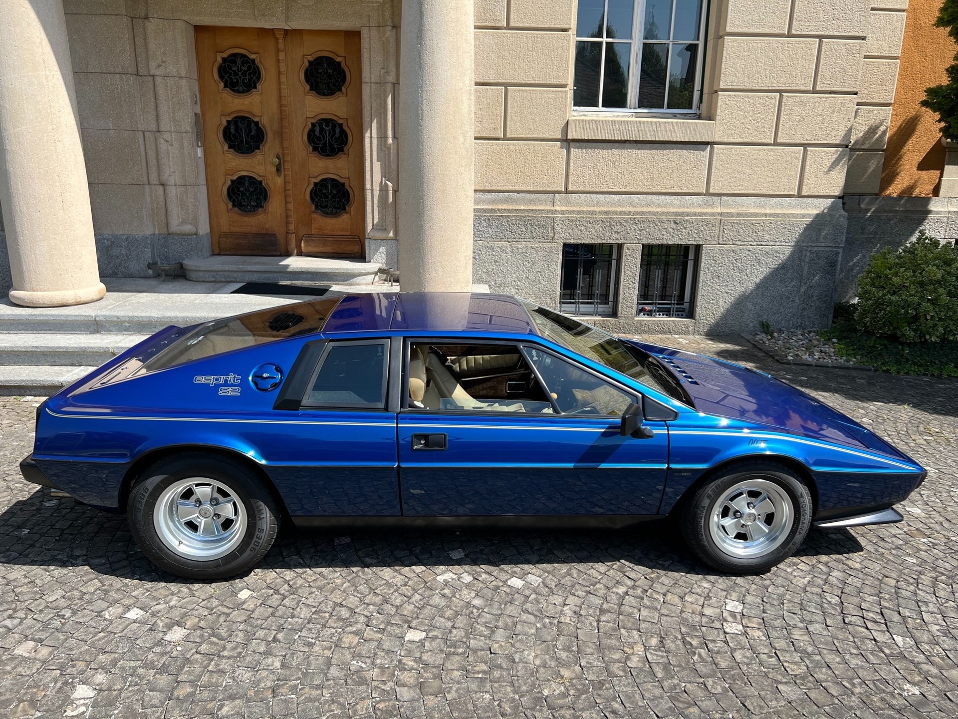 LOTUS ESPRIT S 2-image-1