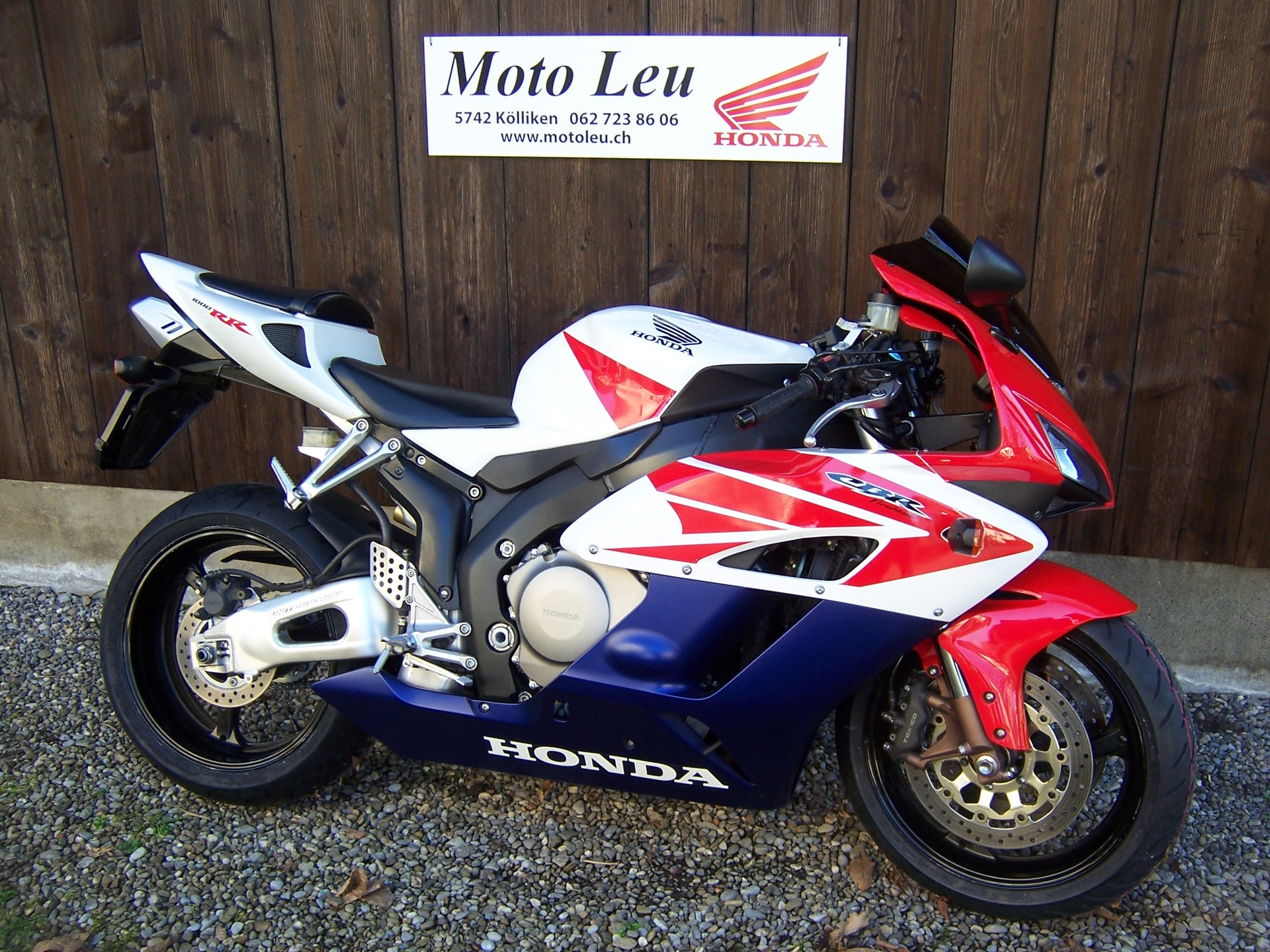 HONDA CBR 1000 RR-image-1