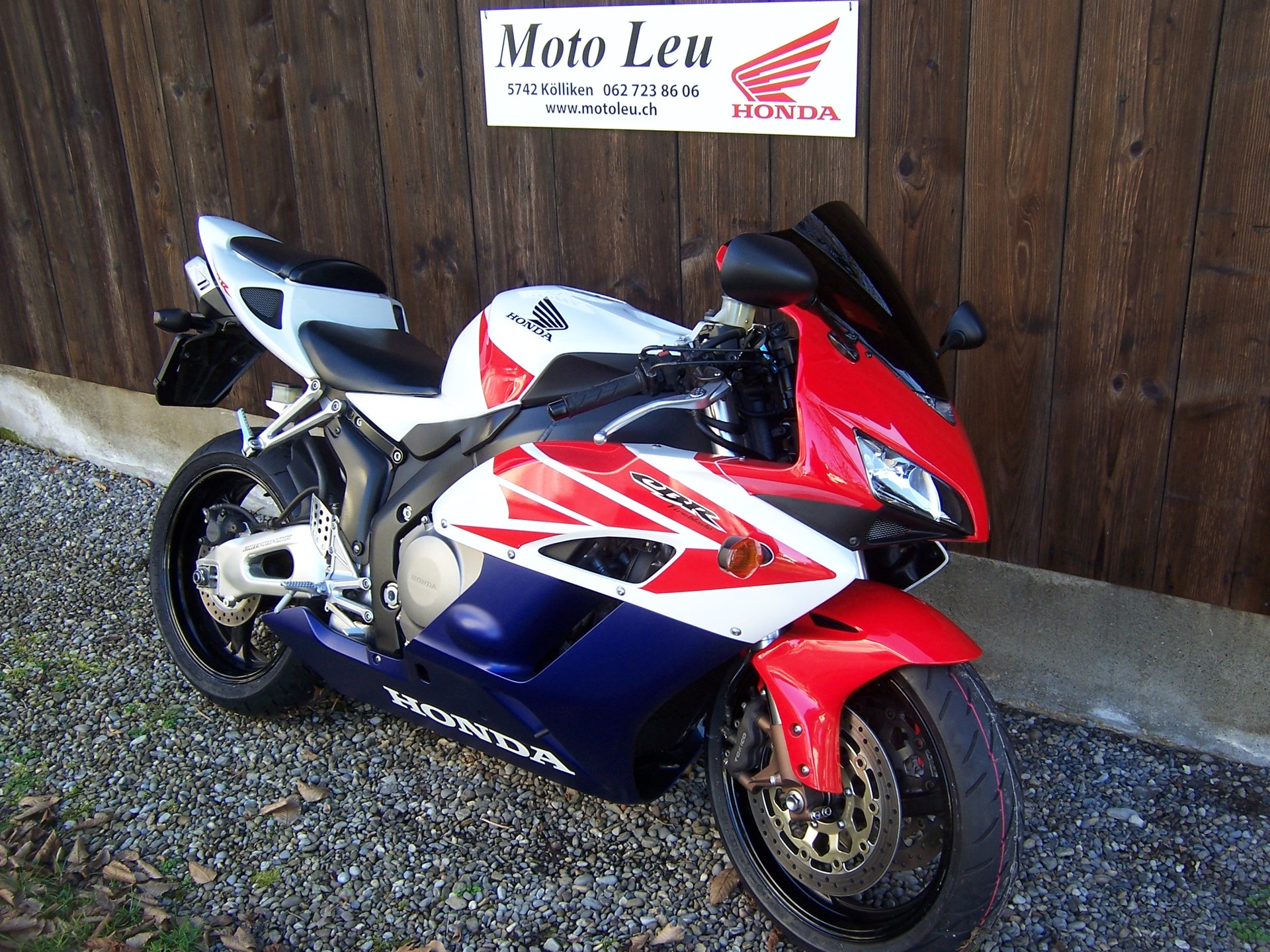 HONDA CBR 1000 RR-image-8