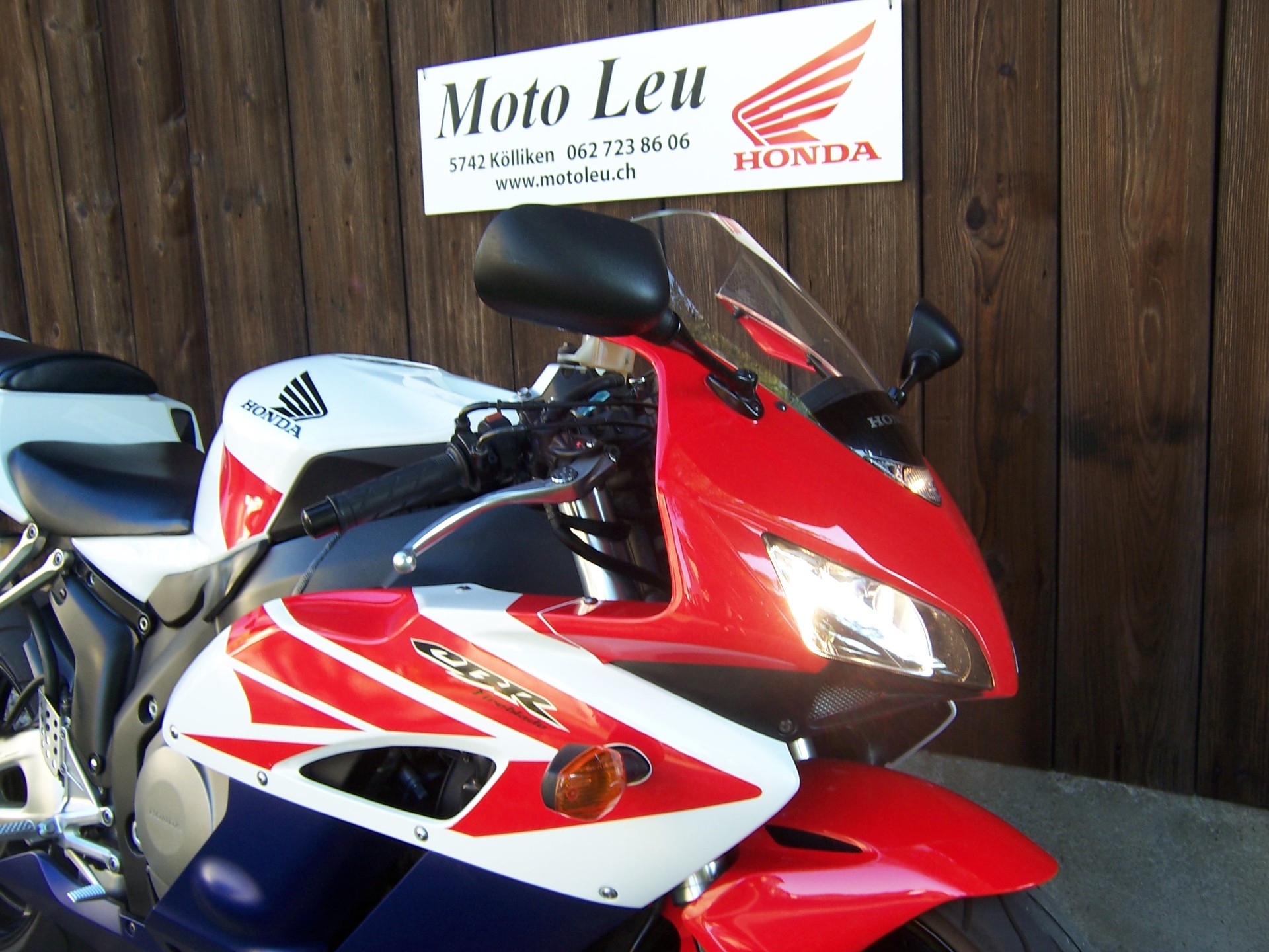 HONDA CBR 1000 RR-image-10