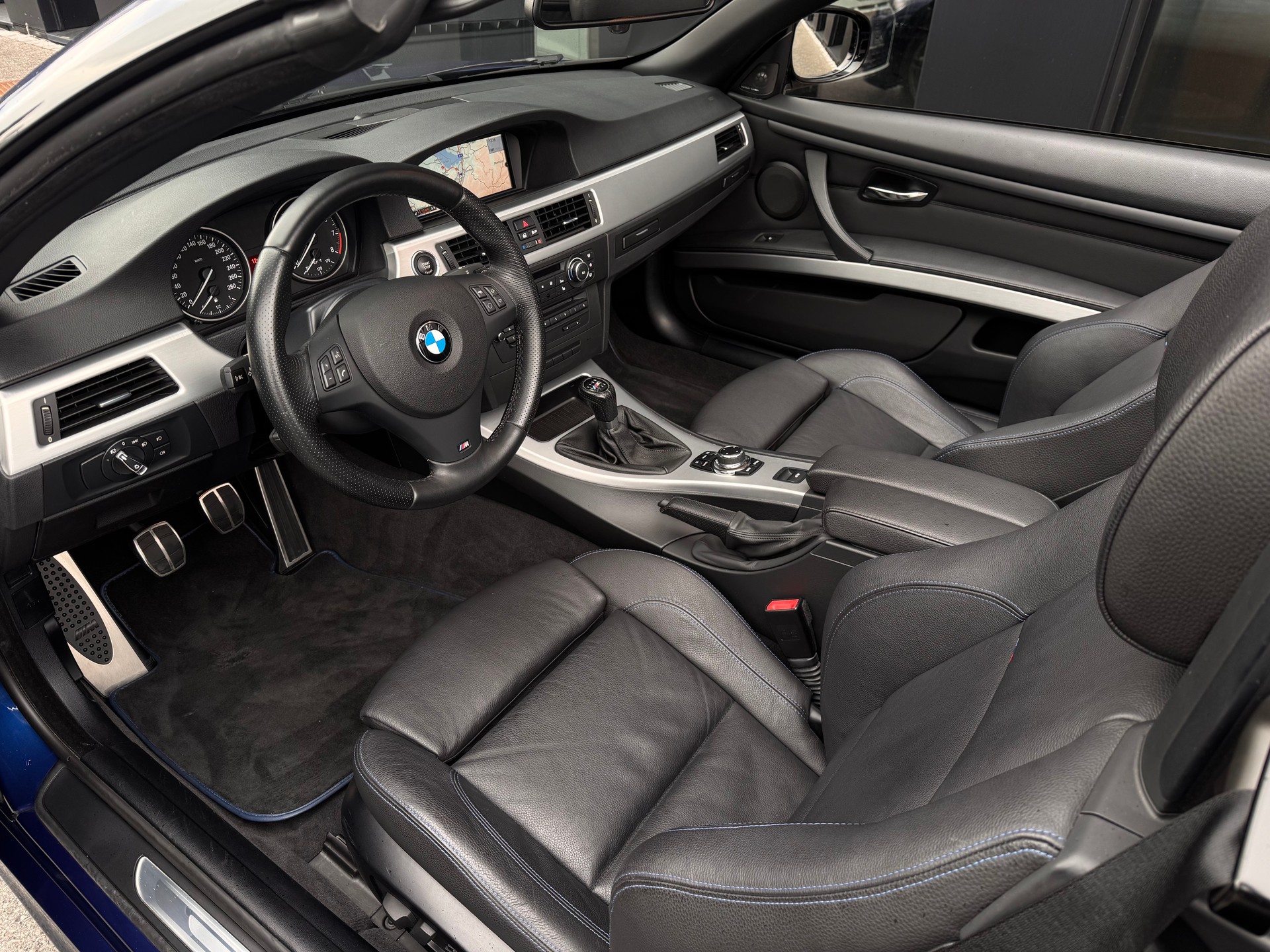 BMW 335i Cabriolet Schalter M Edition-image-12