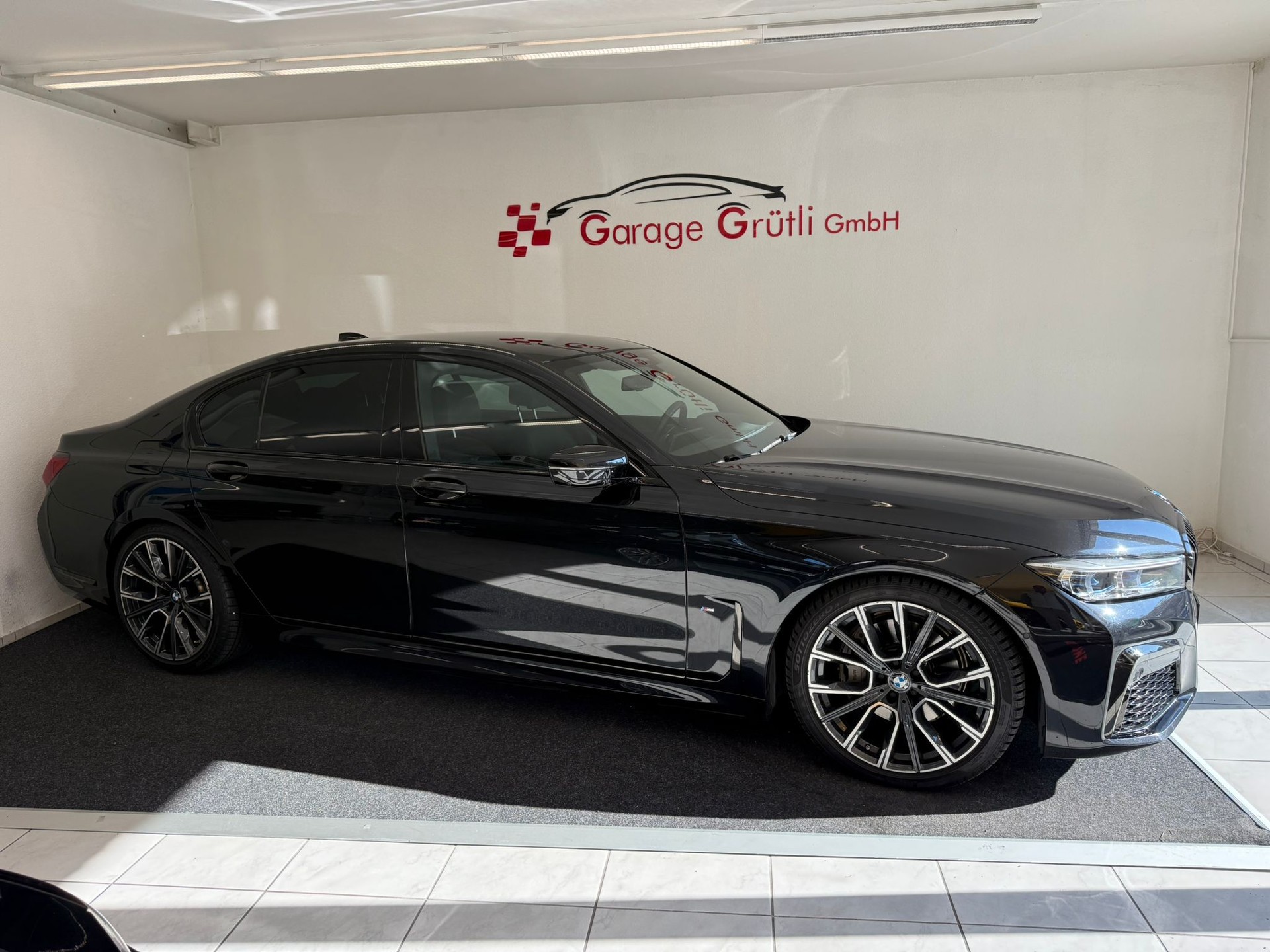 BMW 730d xDrive Steptronic-showroom-element-1