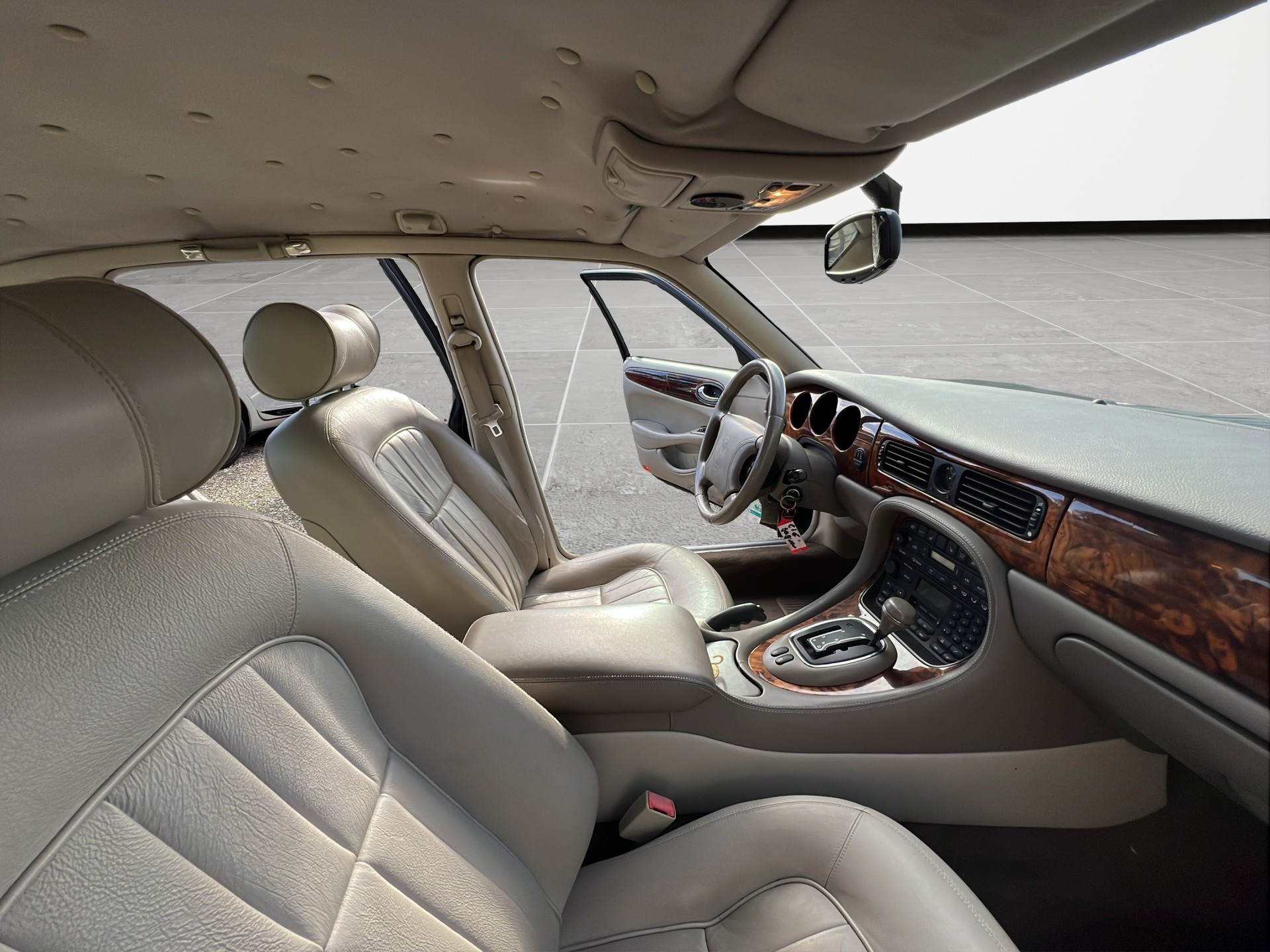 JAGUAR XJ 3.2 V8 Executive-image-13