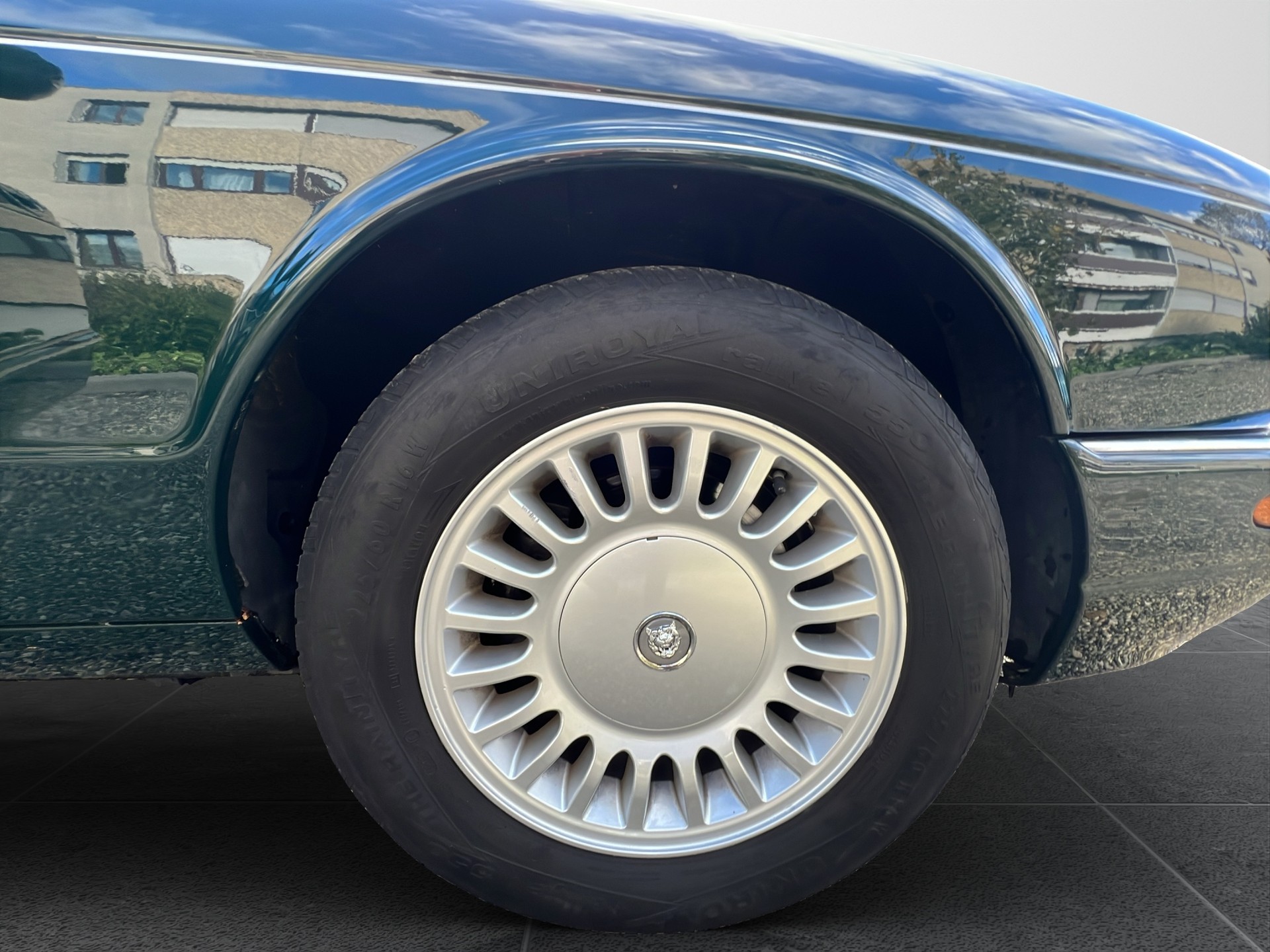 JAGUAR XJ 3.2 V8 Executive-image-15