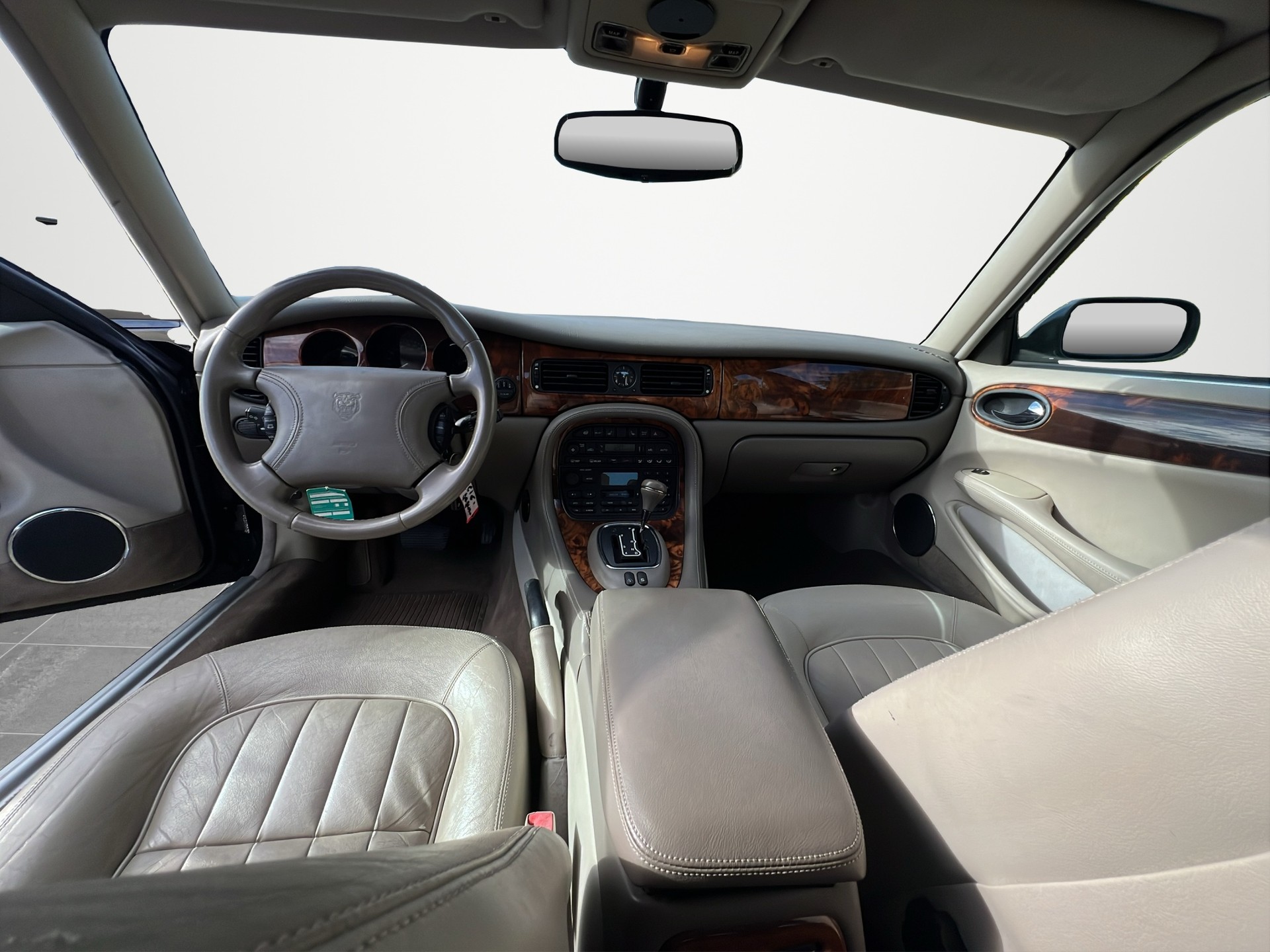 JAGUAR XJ 3.2 V8 Executive-image-12