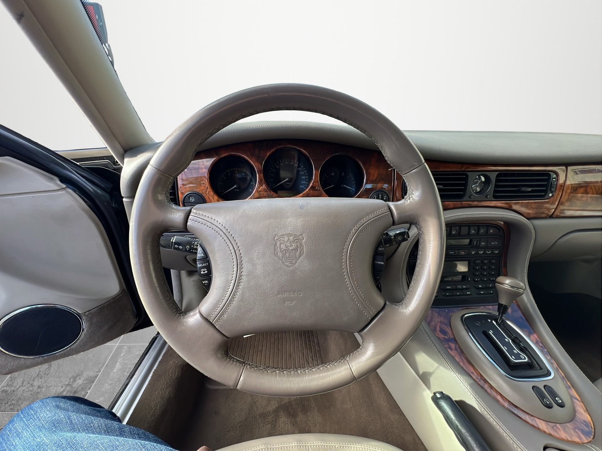 JAGUAR XJ 3.2 V8 Executive-image-9