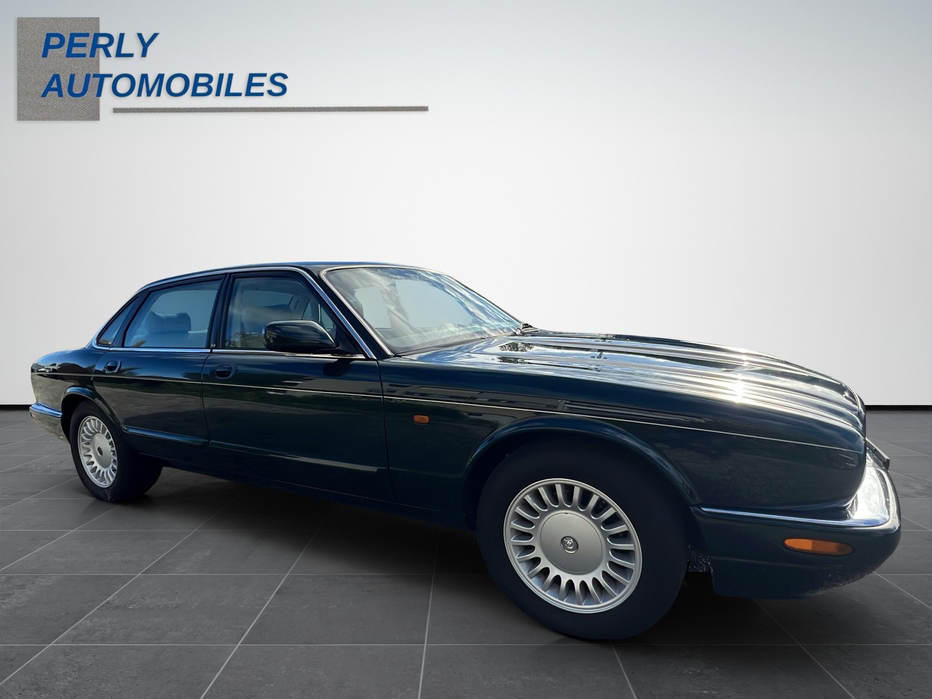 JAGUAR XJ 3.2 V8 Executive-image-7