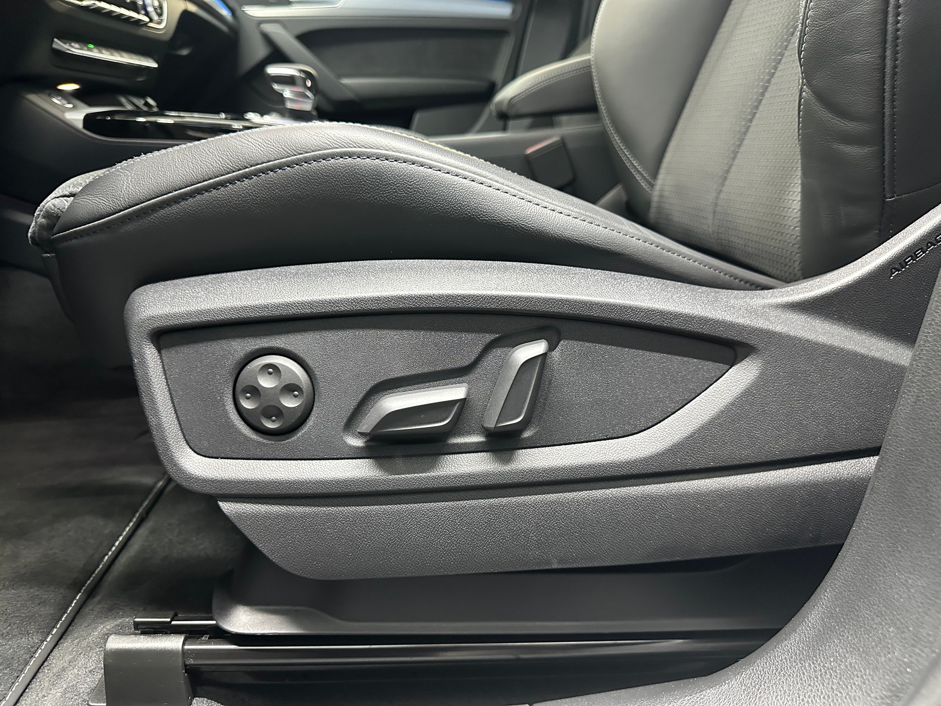 AUDI Q5 50 TFSI e PHEV S line quattro S-tronic-image-12