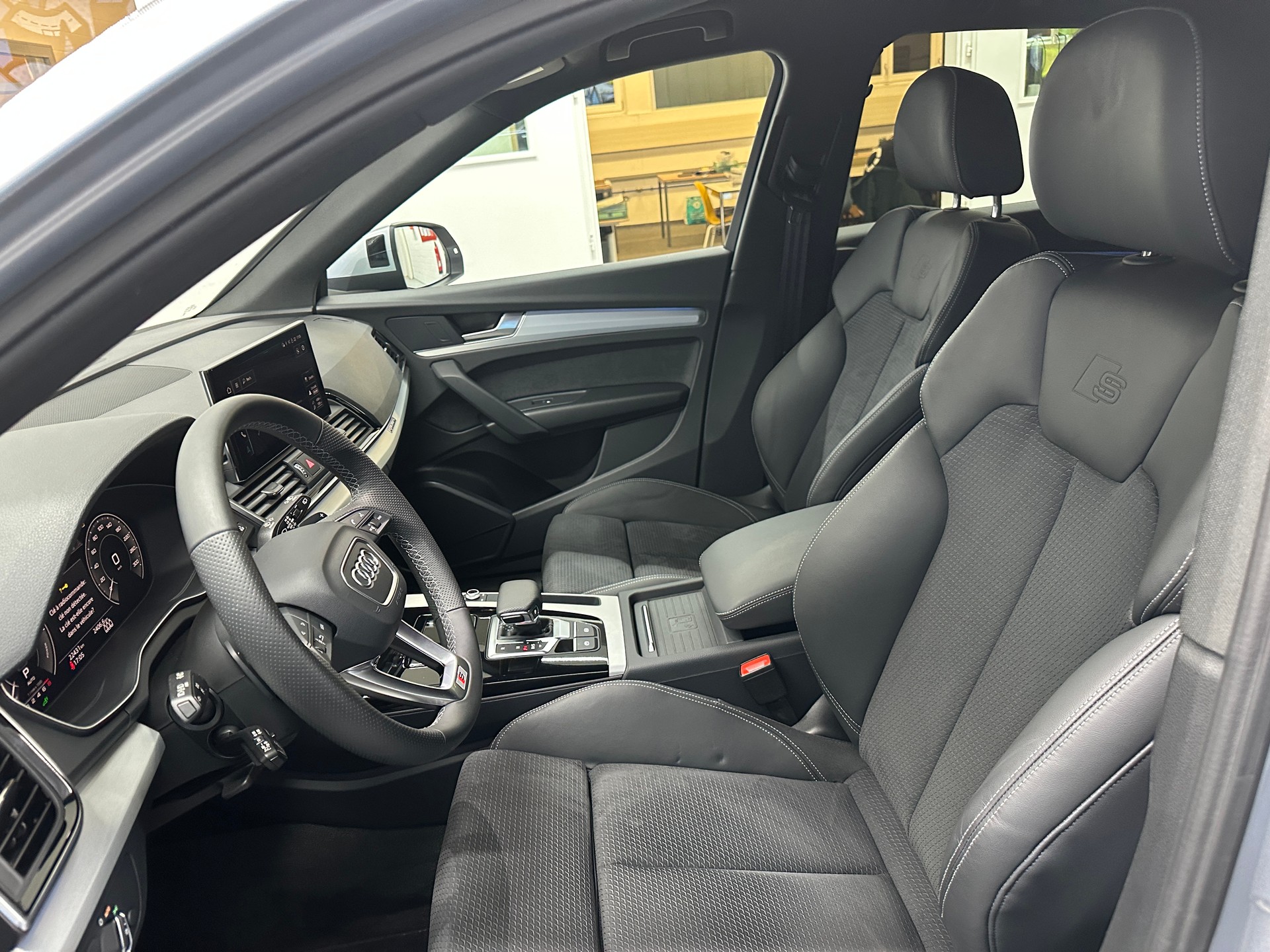 AUDI Q5 50 TFSI e PHEV S line quattro S-tronic-image-7