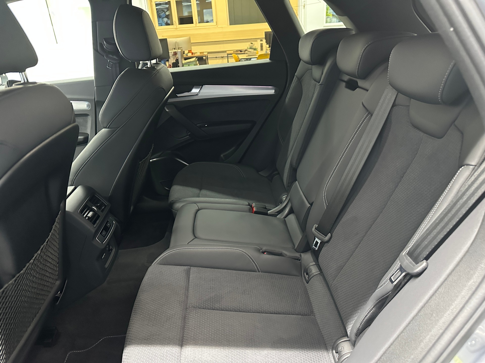 AUDI Q5 50 TFSI e PHEV S line quattro S-tronic-image-8