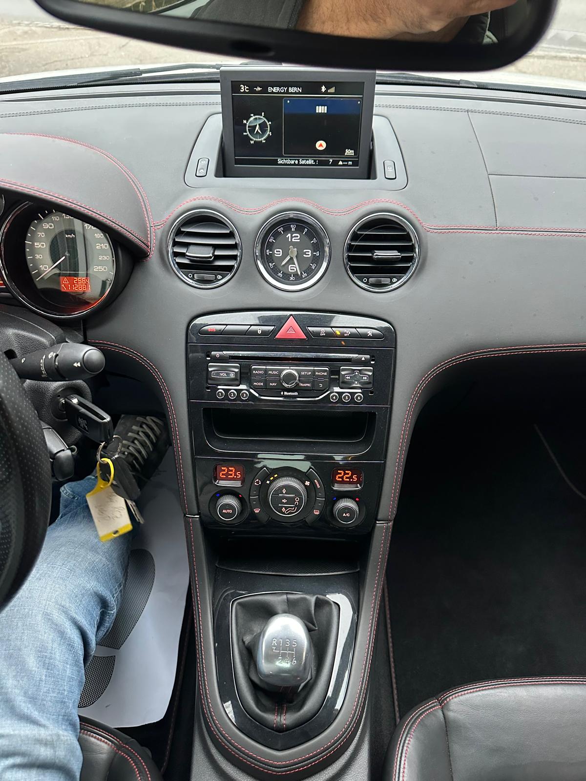 PEUGEOT RCZ 1.6 Turbo GT Line-image-8
