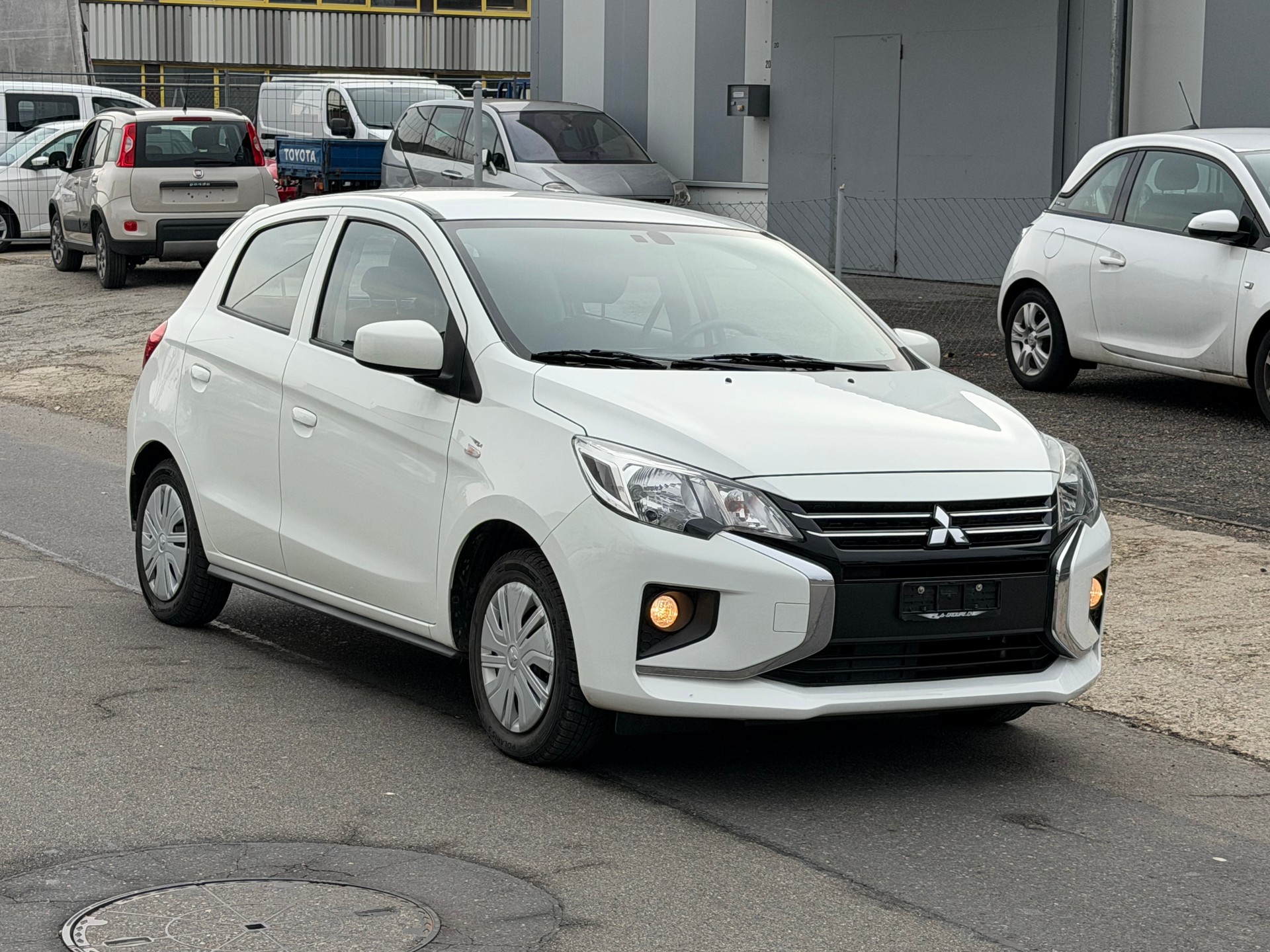 MITSUBISHI Space Star 1.0 Entry-showroom-element-2