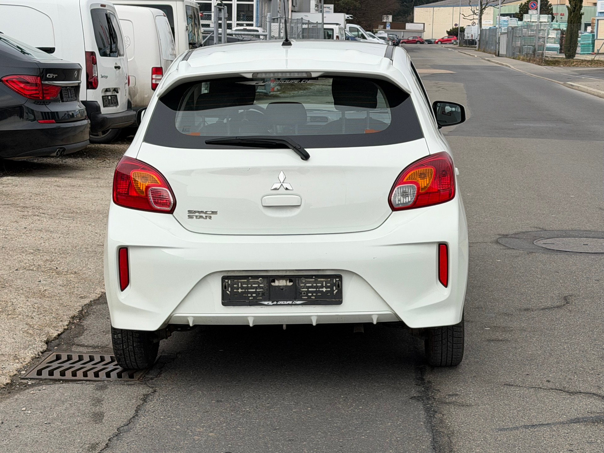 MITSUBISHI Space Star 1.0 Entry-showroom-element-3