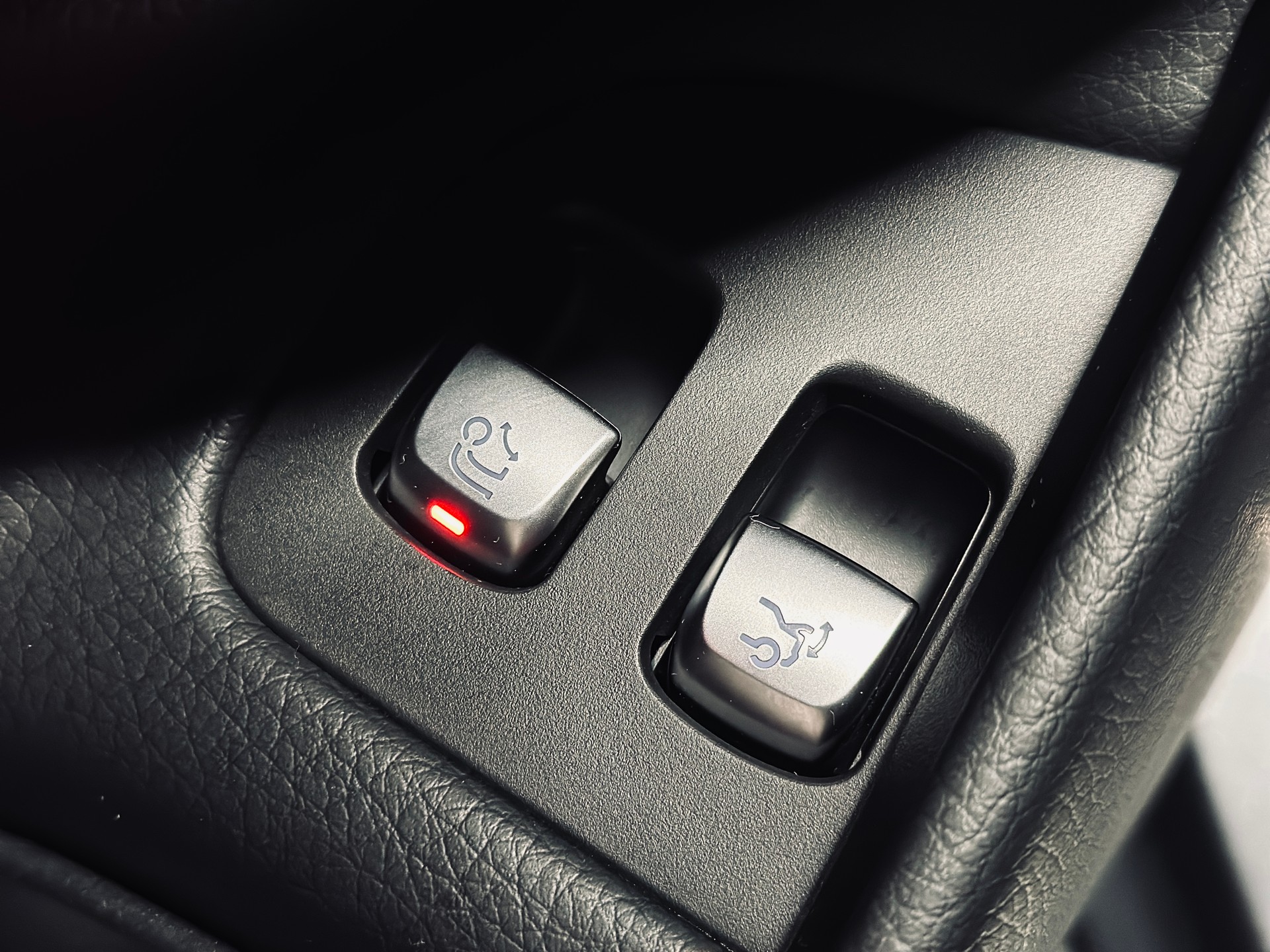 MERCEDES-BENZ E 220 d Avantgarde 4Matic-image-12