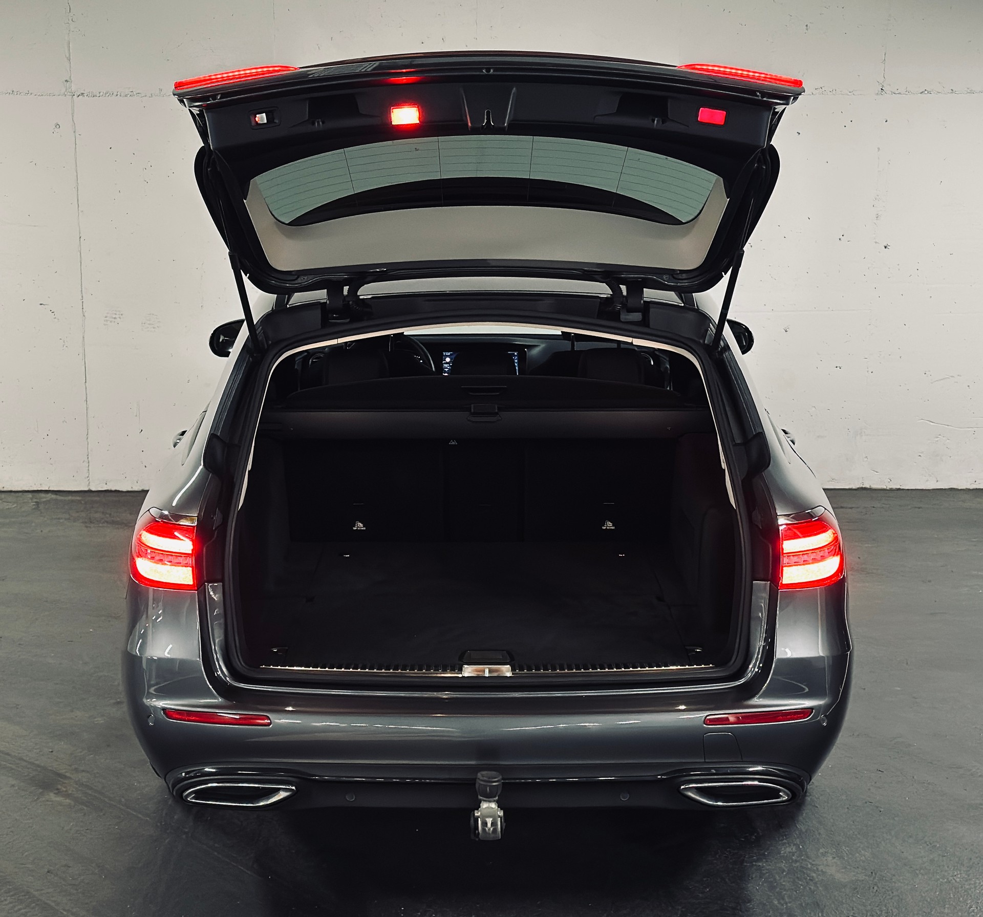MERCEDES-BENZ E 220 d Avantgarde 4Matic-image-5