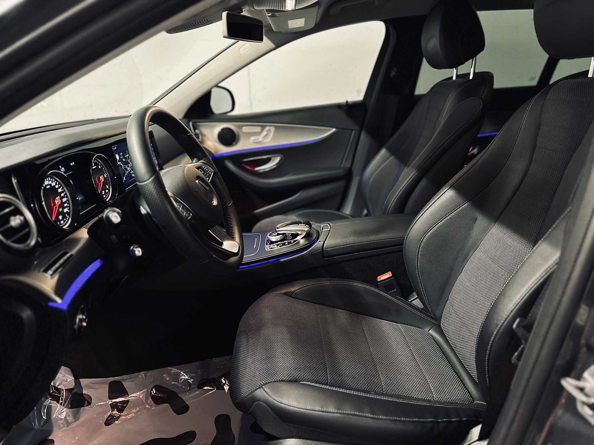 MERCEDES-BENZ E 220 d Avantgarde 4Matic-image-6