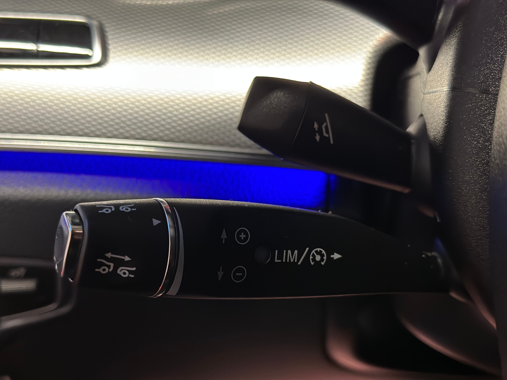 MERCEDES-BENZ E 220 d Avantgarde 4Matic-image-14