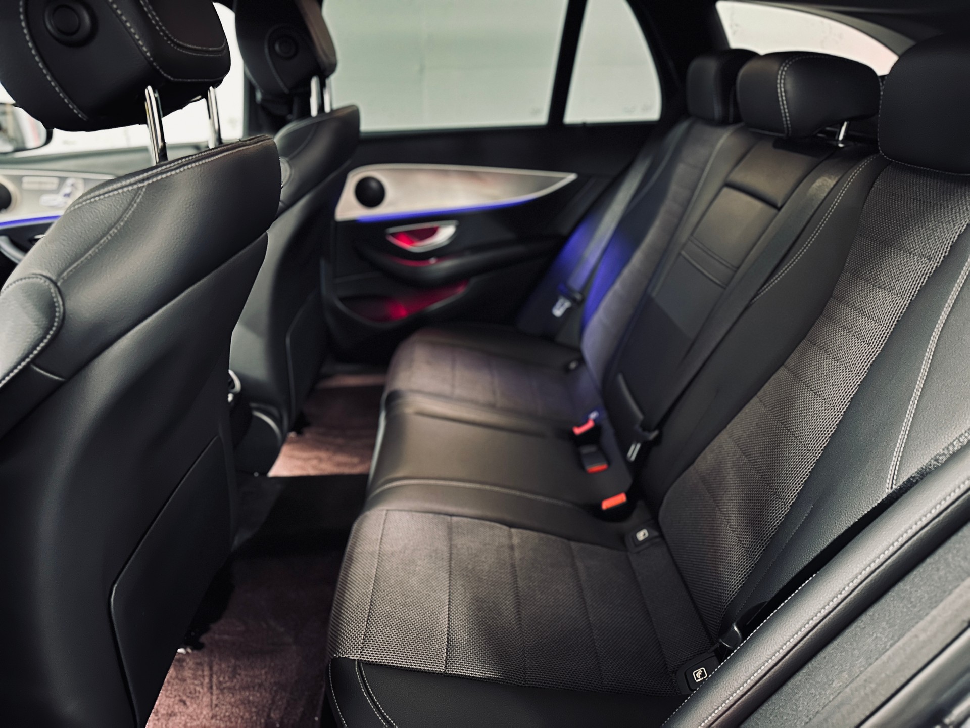 MERCEDES-BENZ E 220 d Avantgarde 4Matic-image-8