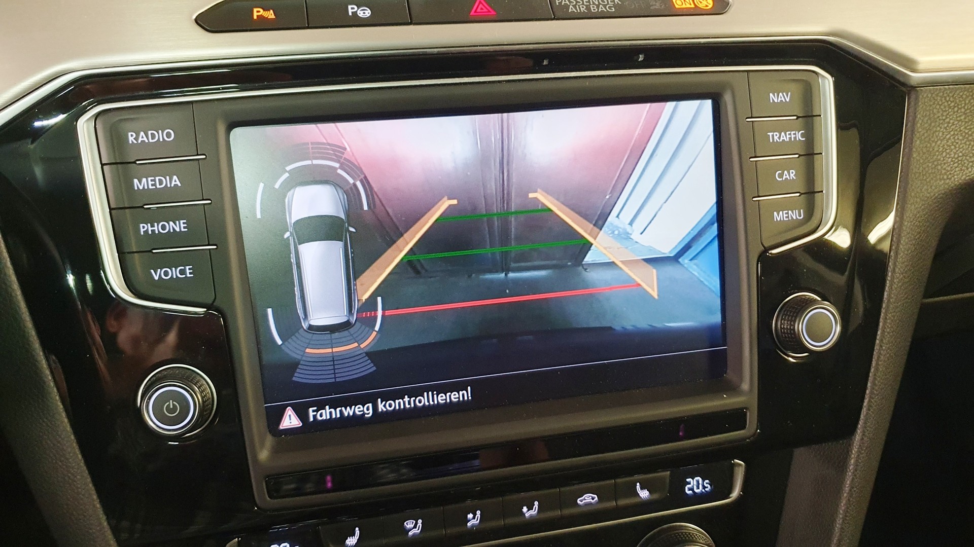 VW Passat Variant 2.0 TDI BMT Highline DSG 4Motion-image-2