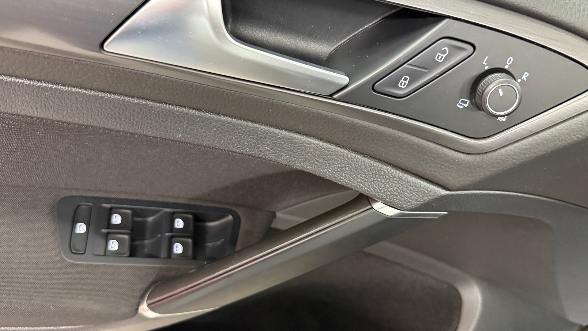 VW Golf 1.4 TSI Highline DSG, frisch ab MFK, Servicgepflegt, 8 fach berädert alle Asisstenten, Sitz&Lenkradheizung, Garantie u.v.m.-image-11