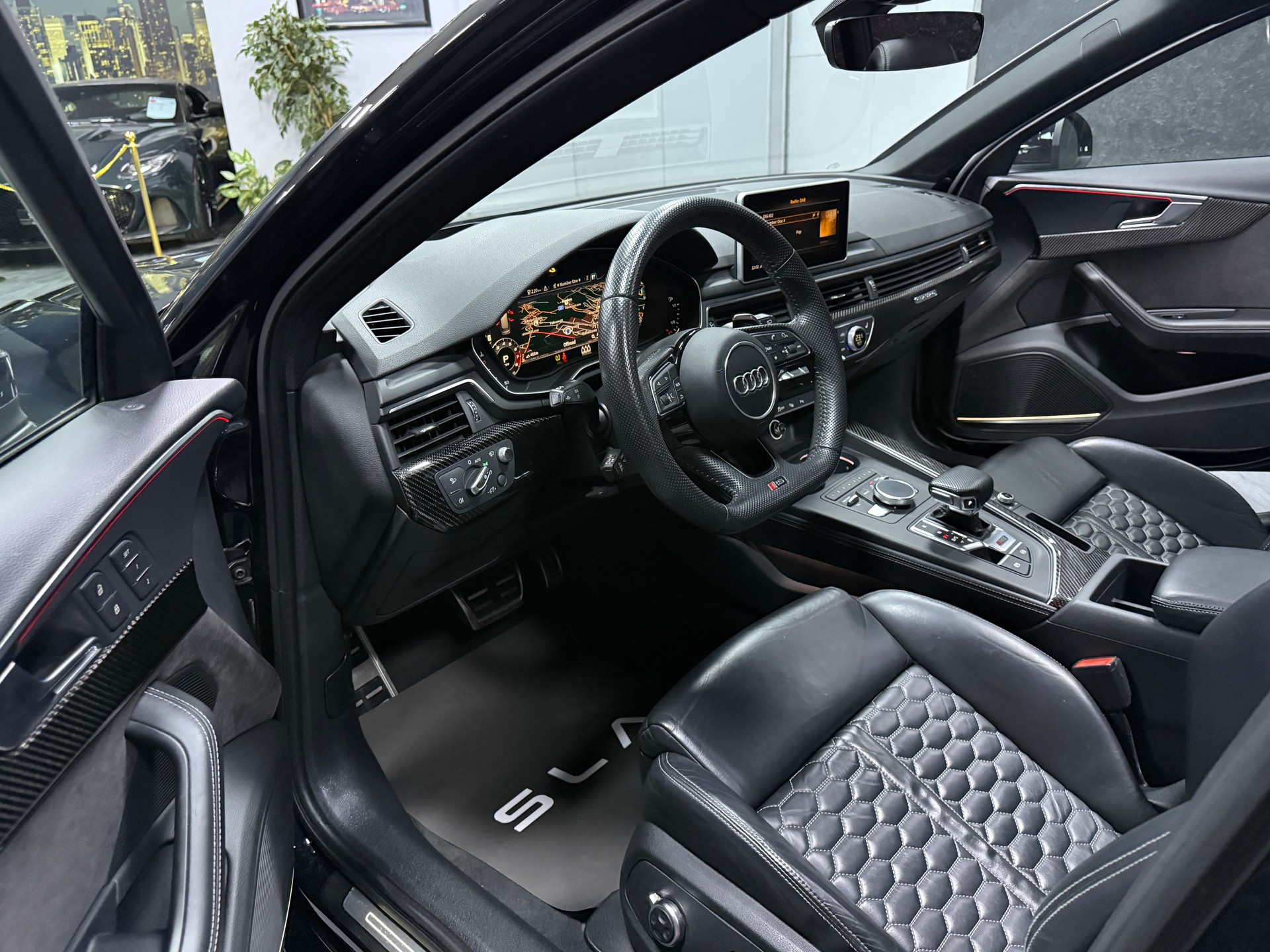 AUDI RS4 Avant 2.9 TFSI quattro tiptronic / Panorama / Carbon / CH Auto / Leasing ab 399.--image-7
