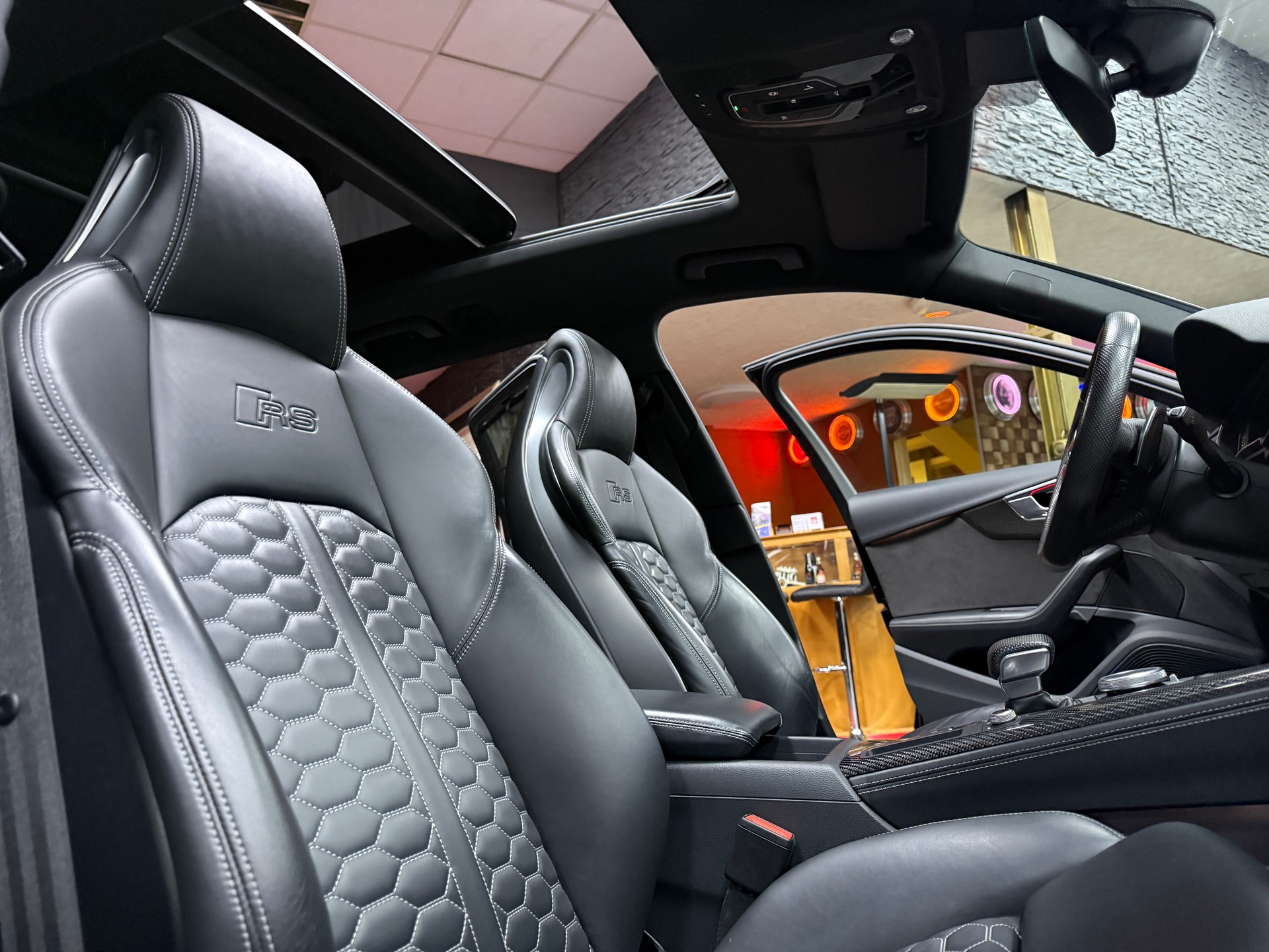 AUDI RS4 Avant 2.9 TFSI quattro tiptronic / Panorama / Carbon / CH Auto / Leasing ab 399.--image-12