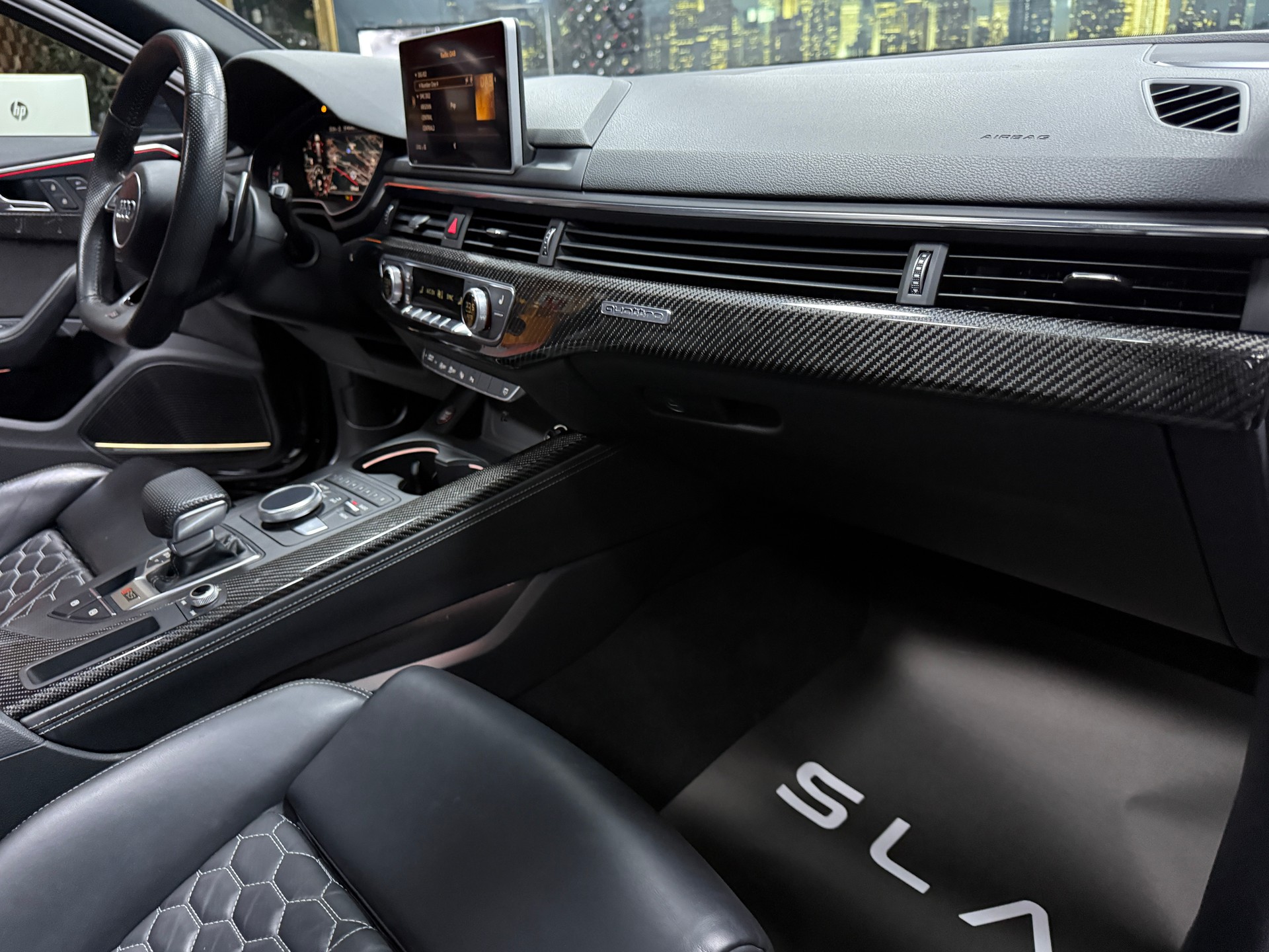 AUDI RS4 Avant 2.9 TFSI quattro tiptronic / Panorama / Carbon / CH Auto / Leasing ab 399.--image-9