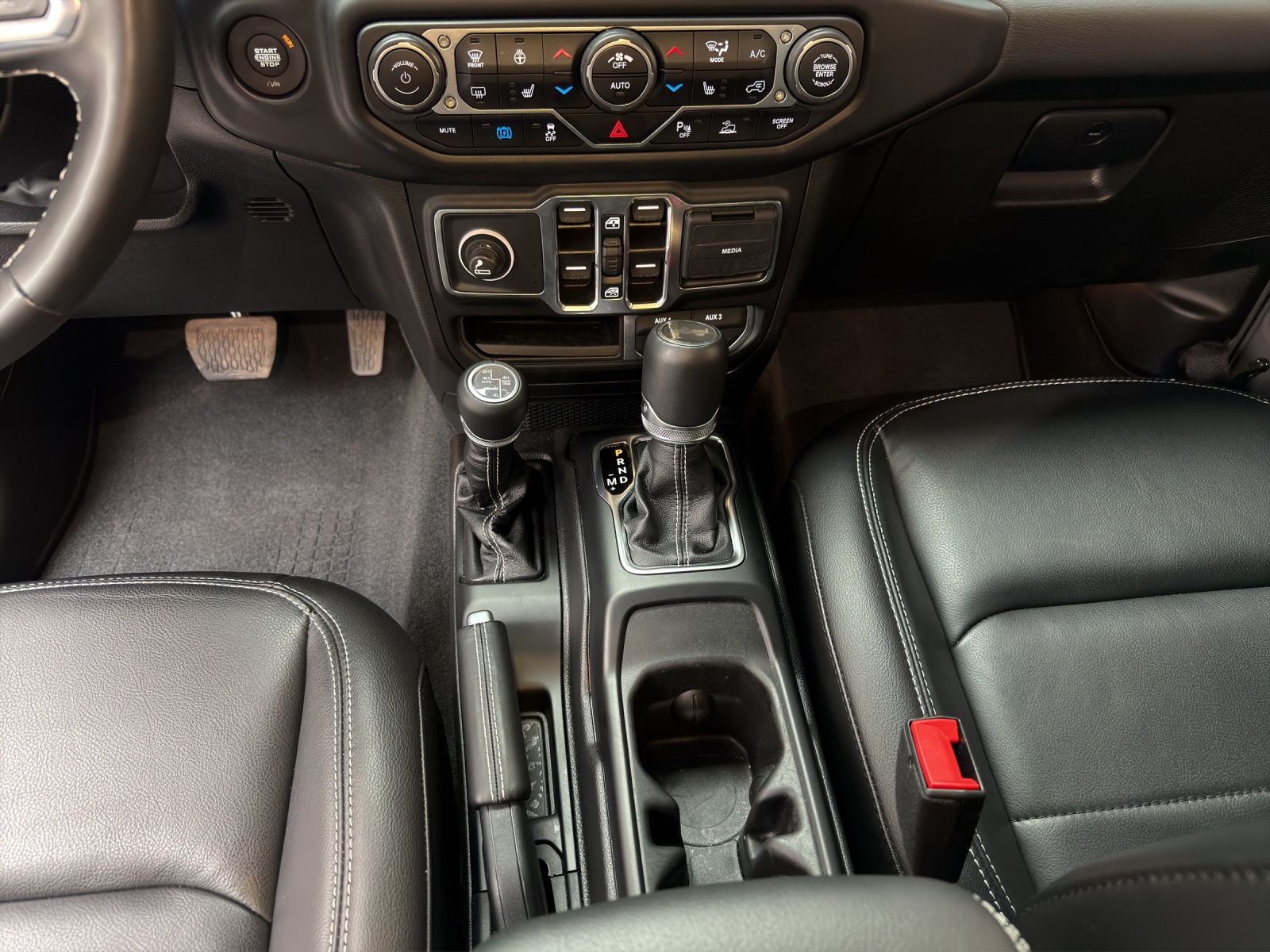 JEEP Wrangler 2.0 PHEV Unlimited Sahara DT Automatic-image-13