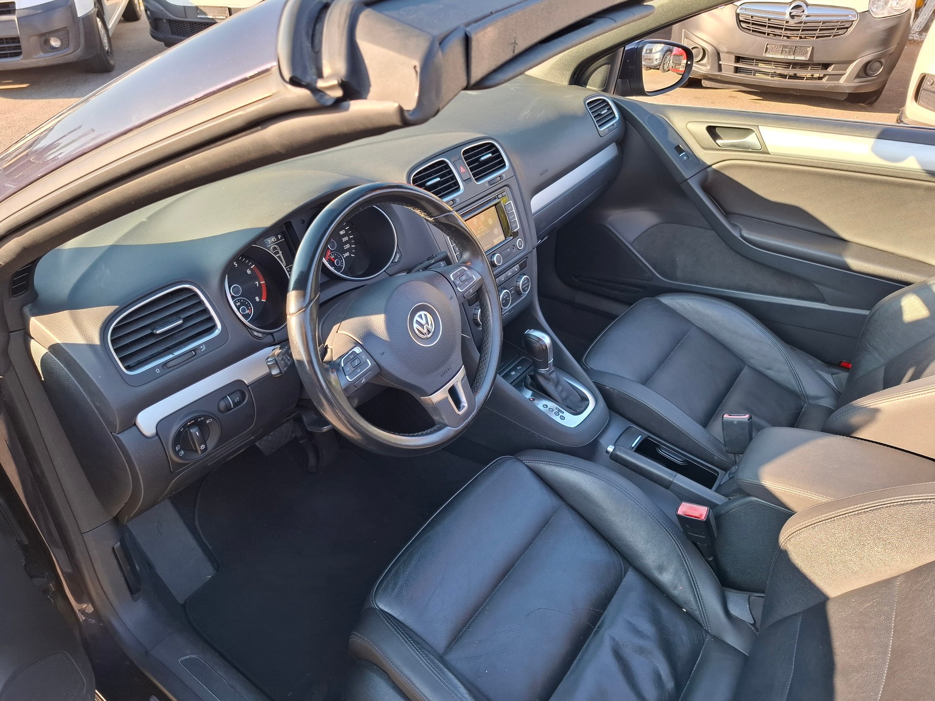 VW Golf Cabrio 1.4 TSI Cup DSG-image-7