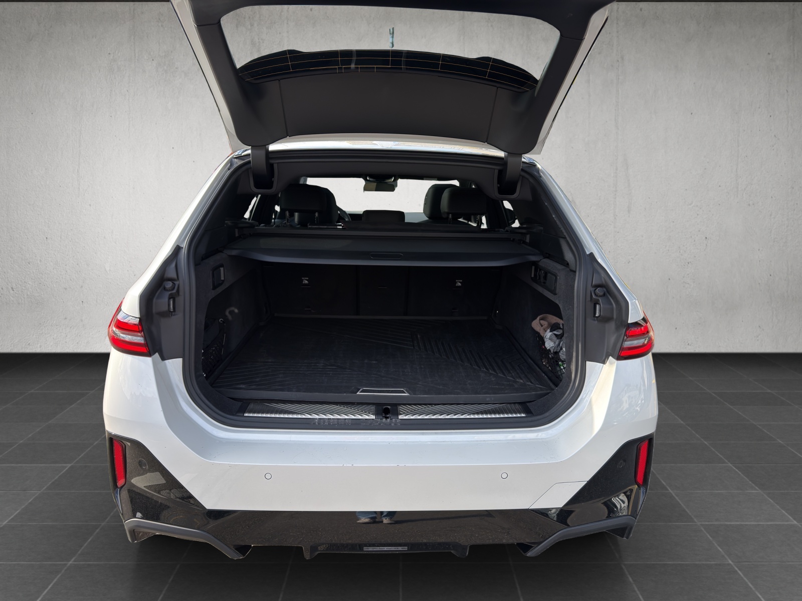 BMW 540d xDrive 48V Touring M Sport Pro Steptronic-image-17