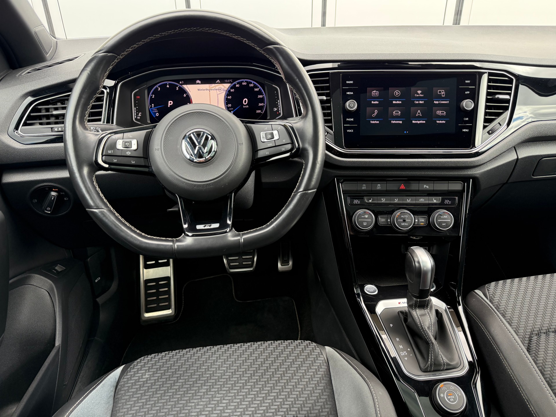 VW T-Roc 2.0 TSI R DSG 4Motion-image-6