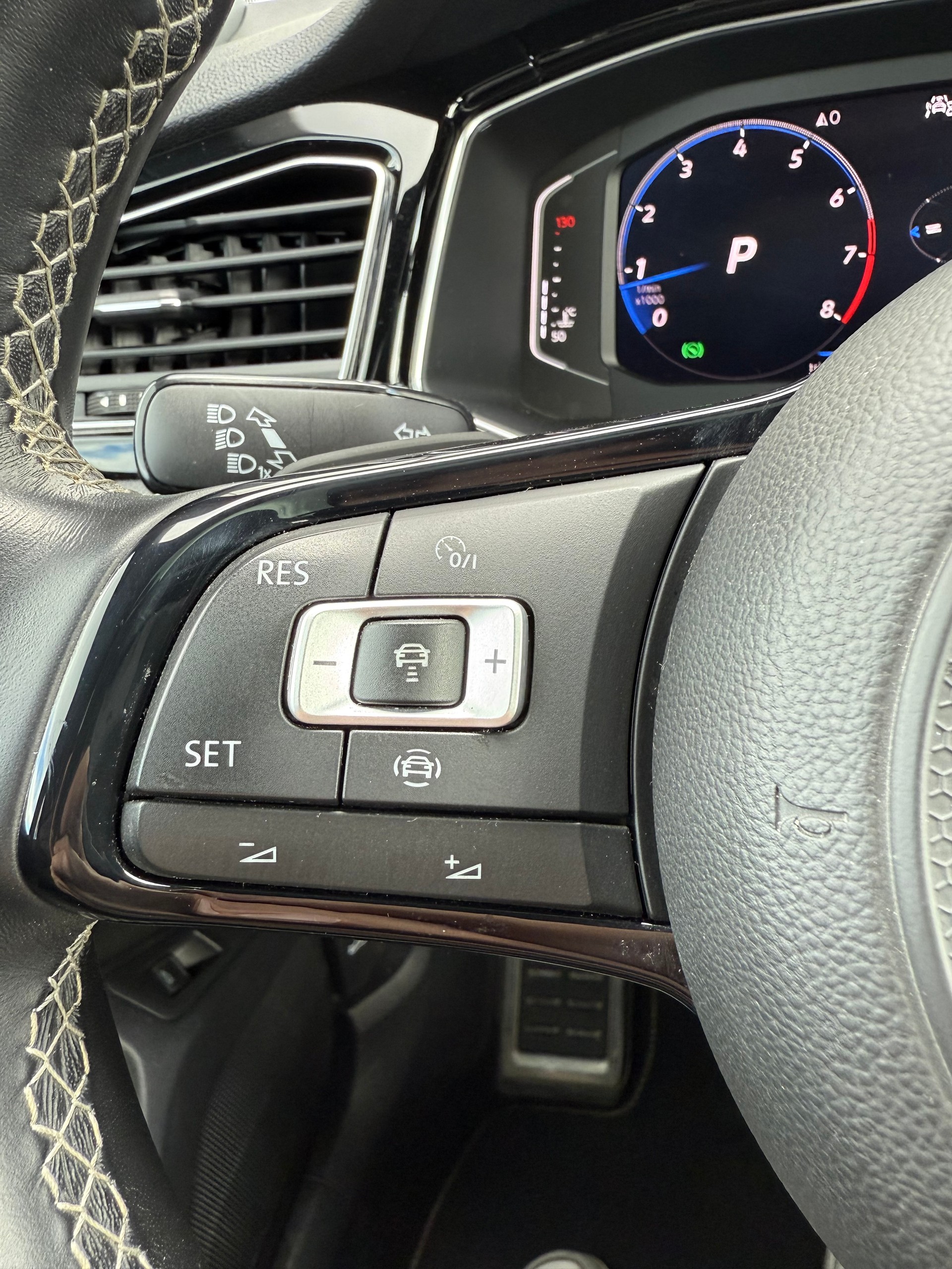 VW T-Roc 2.0 TSI R DSG 4Motion-image-12