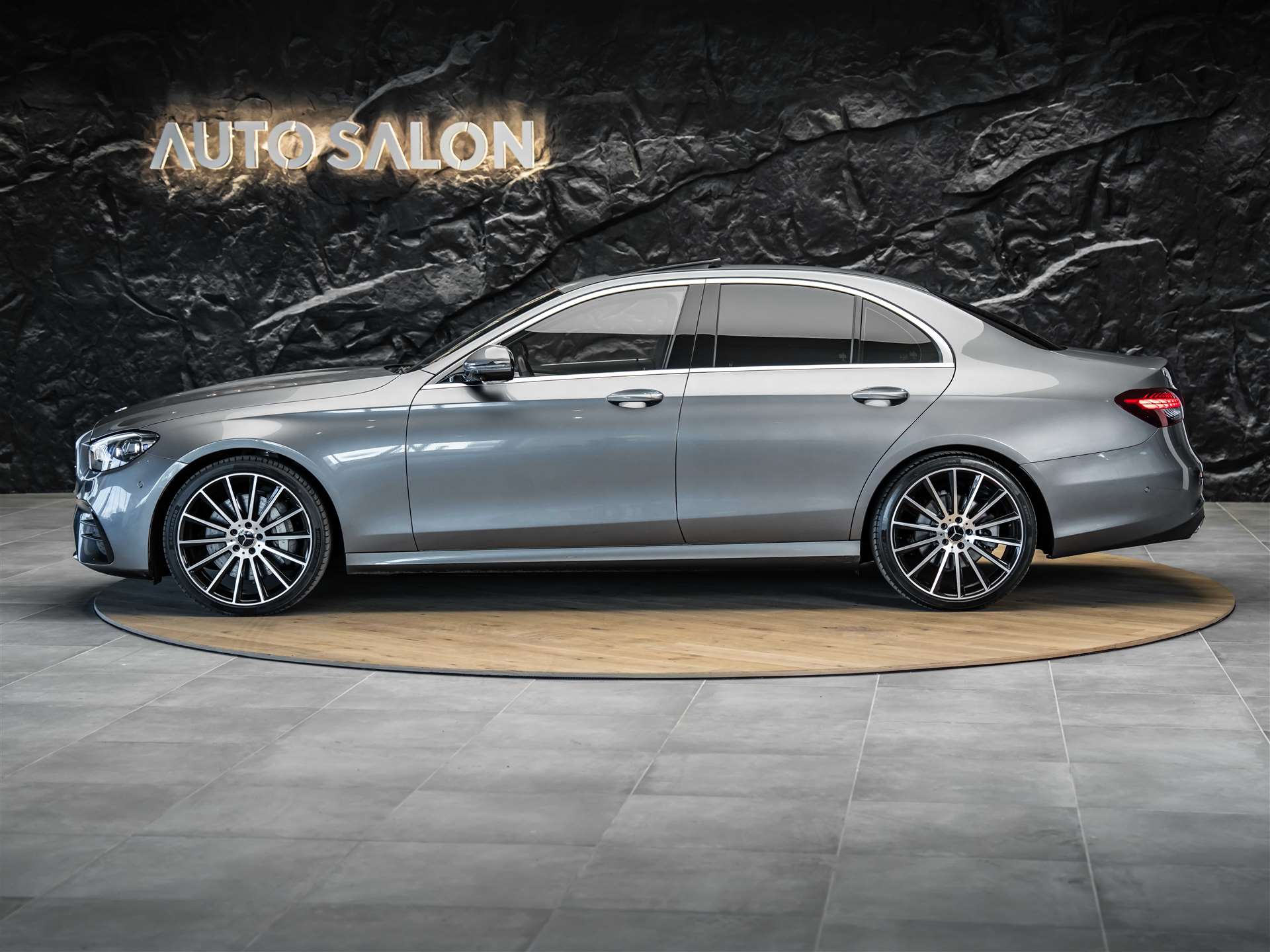 MERCEDES-BENZ E 400 d 4Matic AMG Line 9G-Tronic *Facelift*Panorama*Luftfederung*-showroom-element-2
