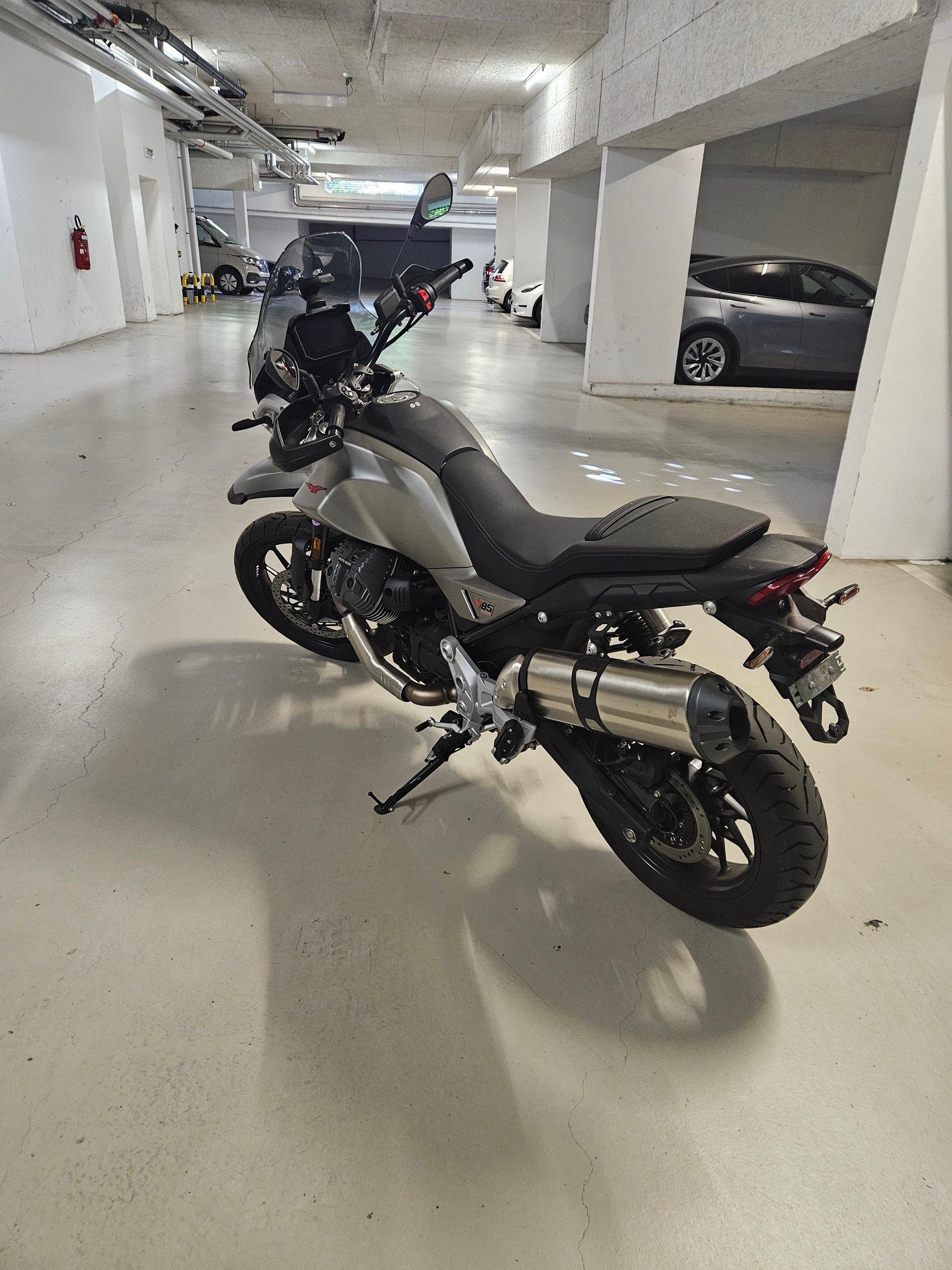 MOTO GUZZI V85 TT Strada E5+-image-1