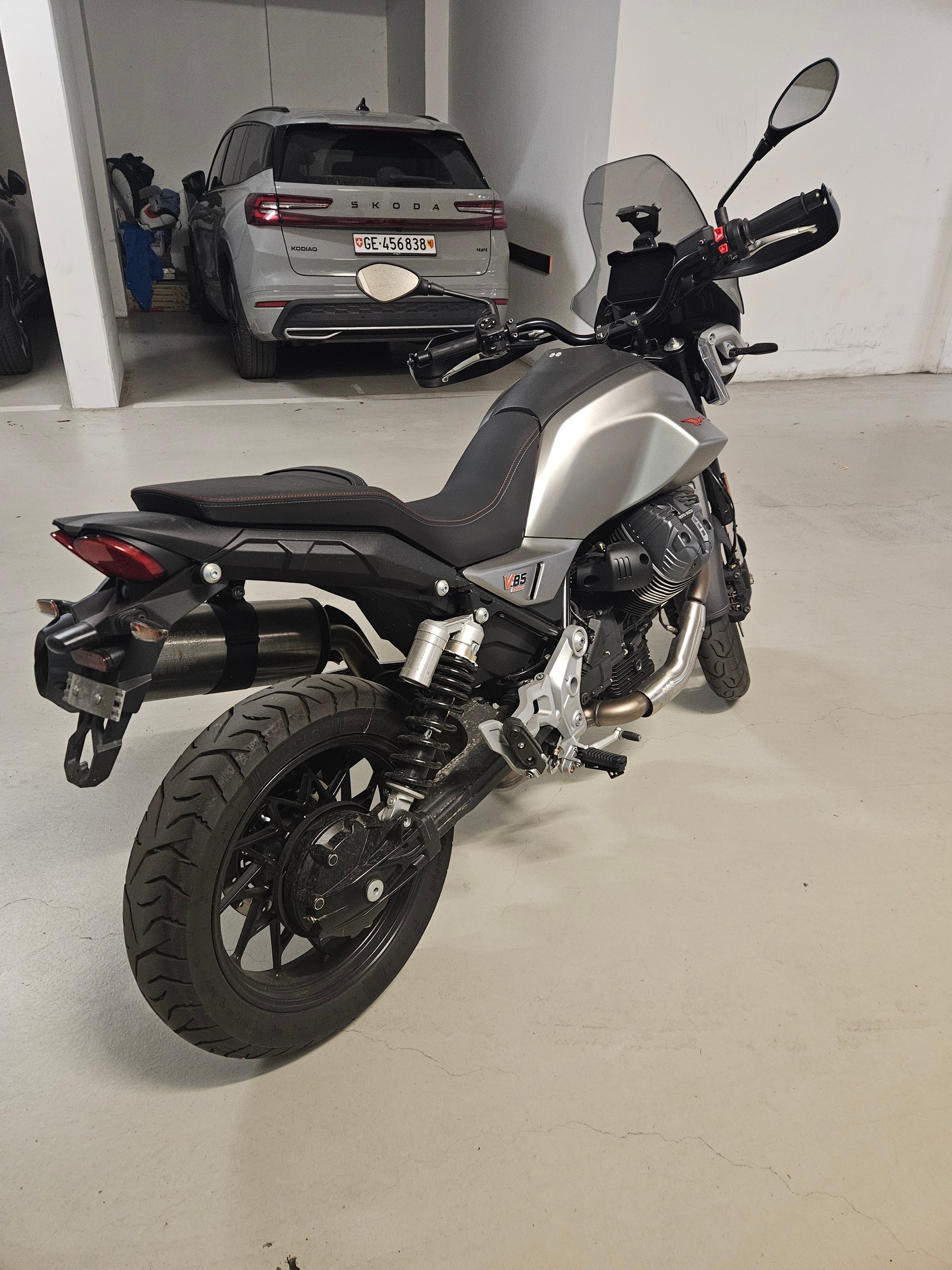 MOTO GUZZI V85 TT Strada E5+-image-5