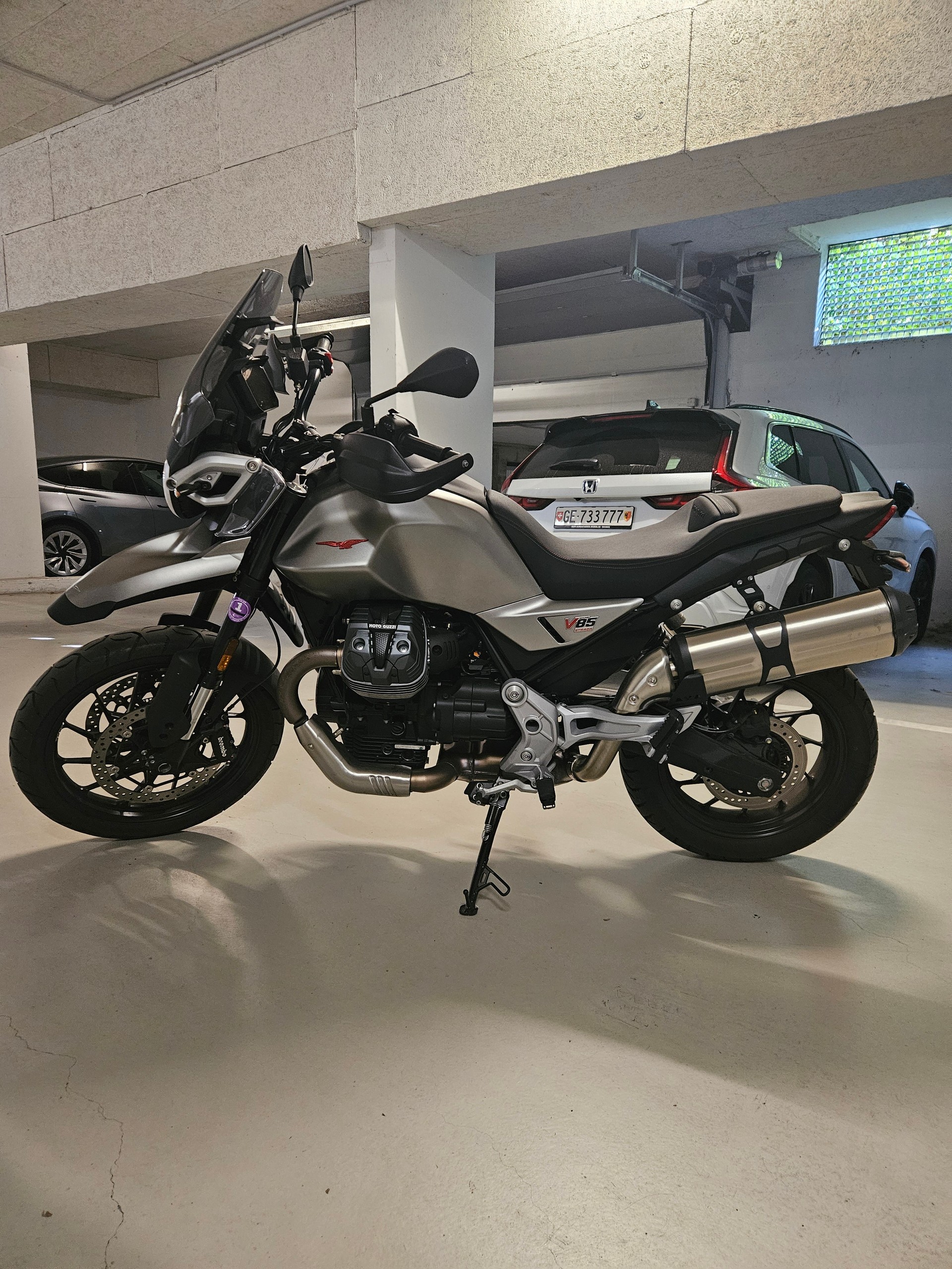 MOTO GUZZI V85 TT Strada E5+-image-2