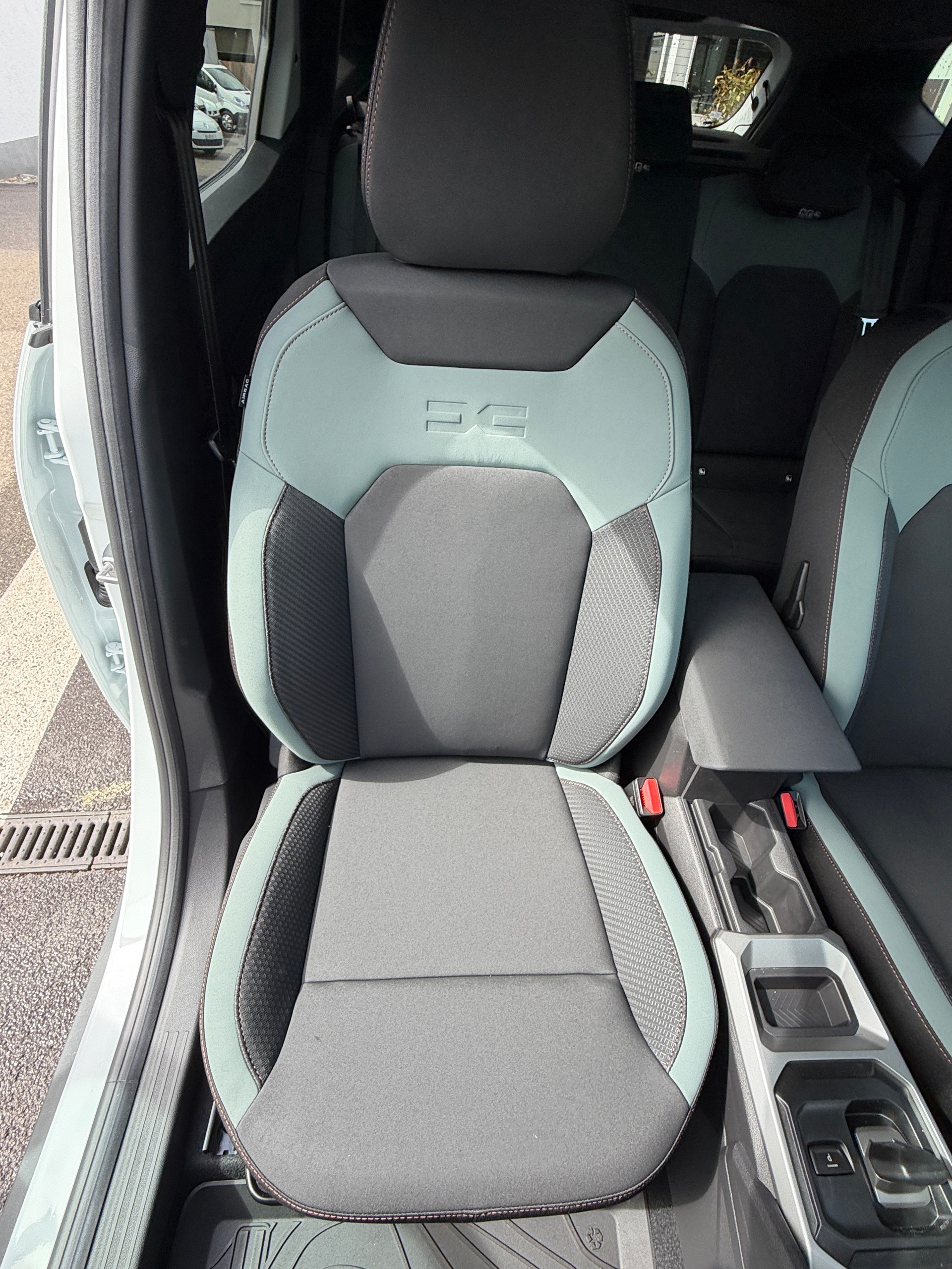 DACIA Duster HEV 155 Extreme-image-10