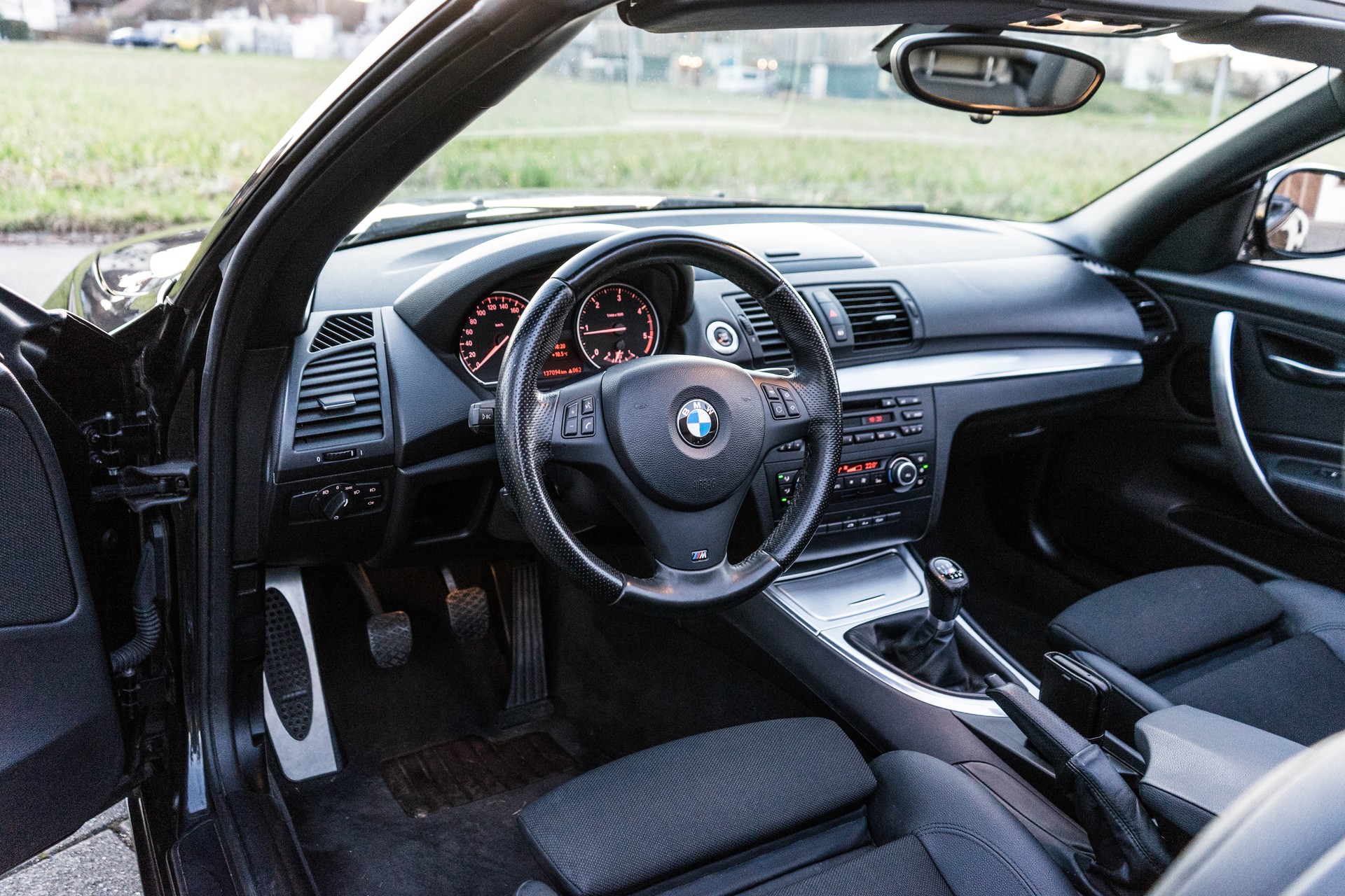 BMW 120d Cabrio M-PACK 6 Gang-image-12