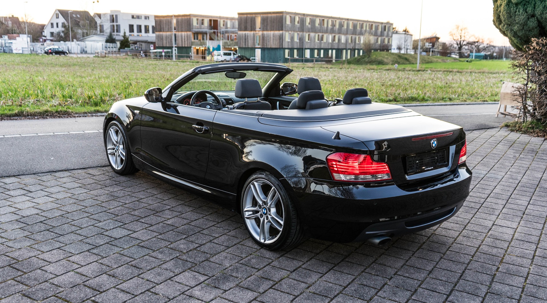 BMW 120d Cabrio M-PACK 6 Gang-image-9