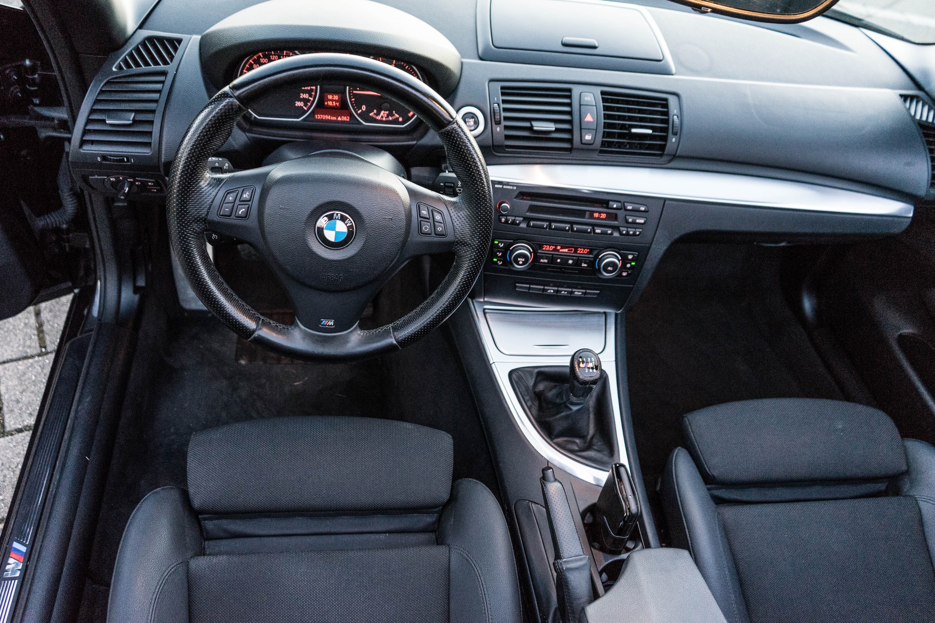 BMW 120d Cabrio M-PACK 6 Gang-image-16