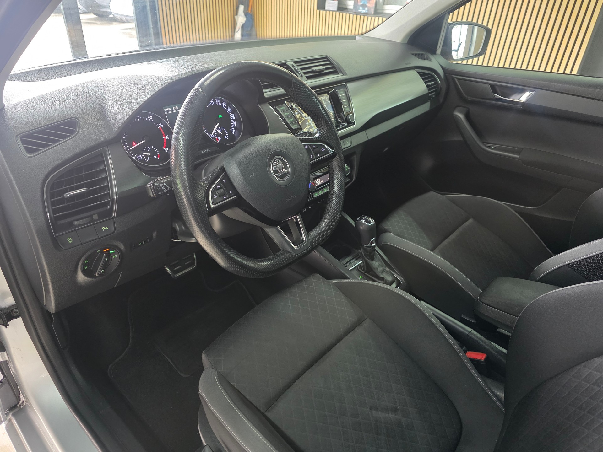 SKODA Fabia 1.2 TSI Swiss Edition DSG-image-7