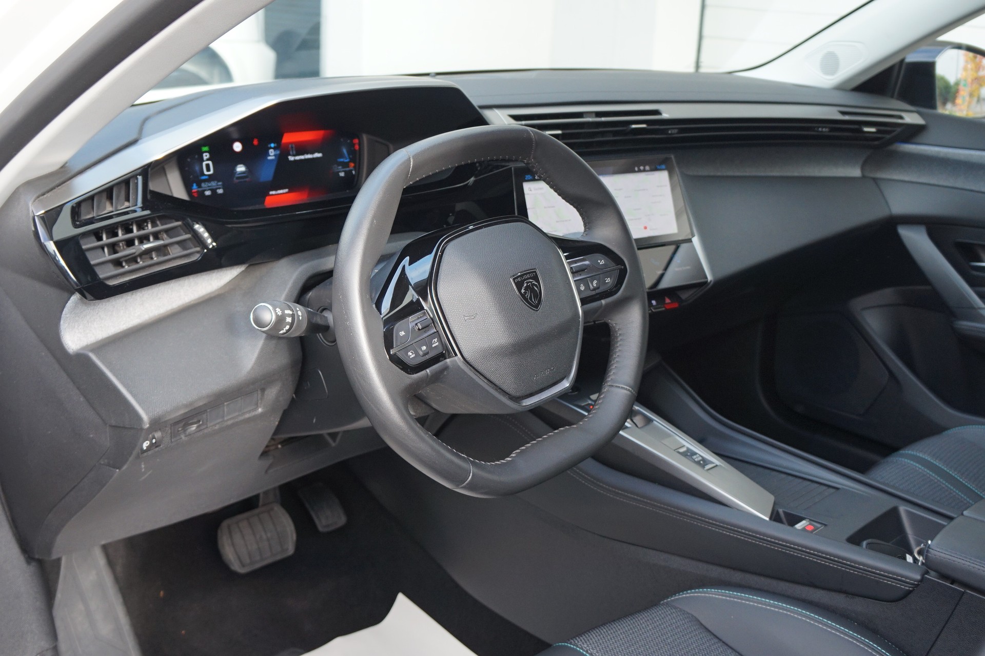 PEUGEOT 308 SW 1.5 BlueHDI Allure EAT8** NAVIGATION - APPLE CAR PLAY - 360°KAMERA -KEYLESS -SICHERHEITSPAKET - GARANTIE BIS 05.2027**-image-8