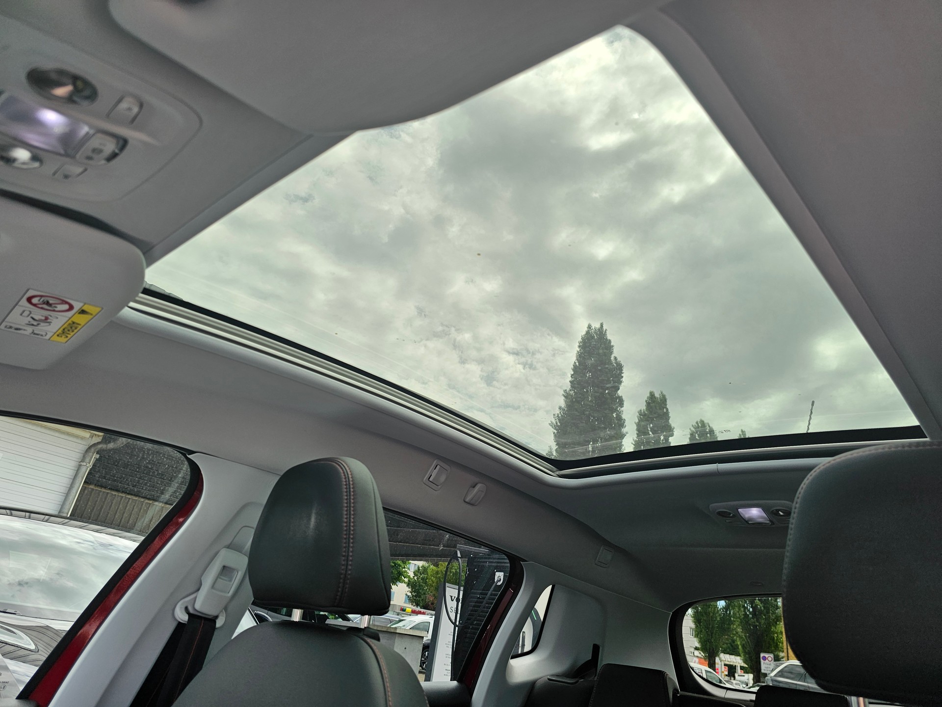 PEUGEOT 2008 1.2 PureTech 130 GT Line S/S-image-17